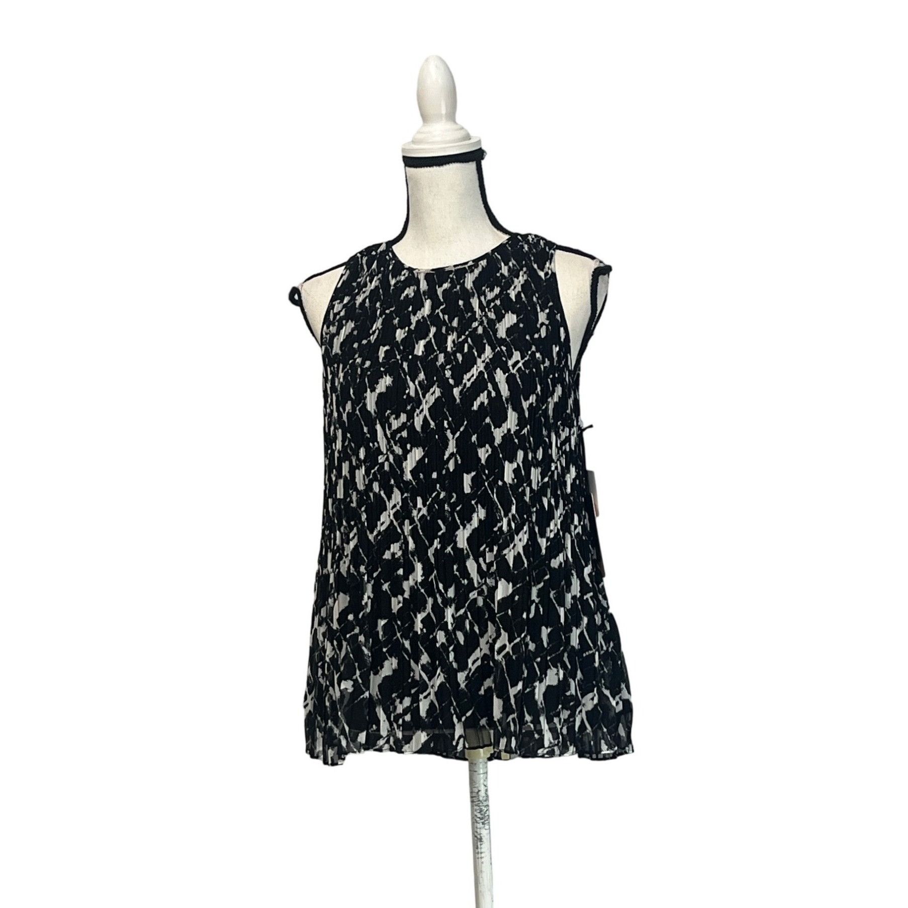Other Halogen(R) Sleeveless Pleated Georgette Top in Black- Ivory Size XS / US 0-2 / IT 36-38 - 2 Thumbnail
