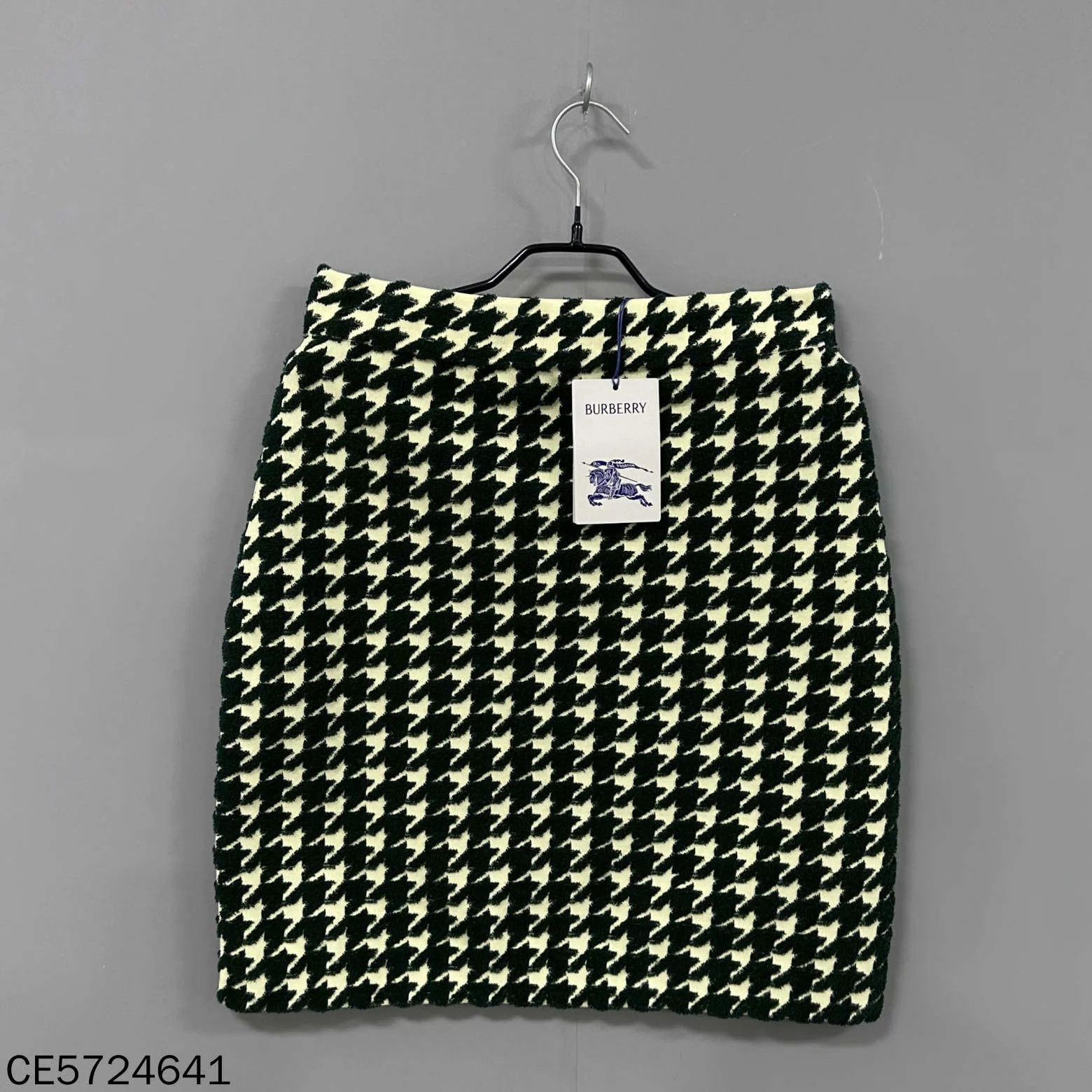 Burberry Burberry Checked Flocked Short Skirt Dark Green M Size 27" / US 4 / IT 40 - 1 Thumbnail