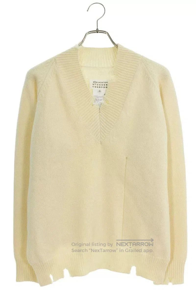 Maison Margiela Maison Margiela White Knit Sweater. Size S / US 4 / IT 40 - 1 Thumbnail