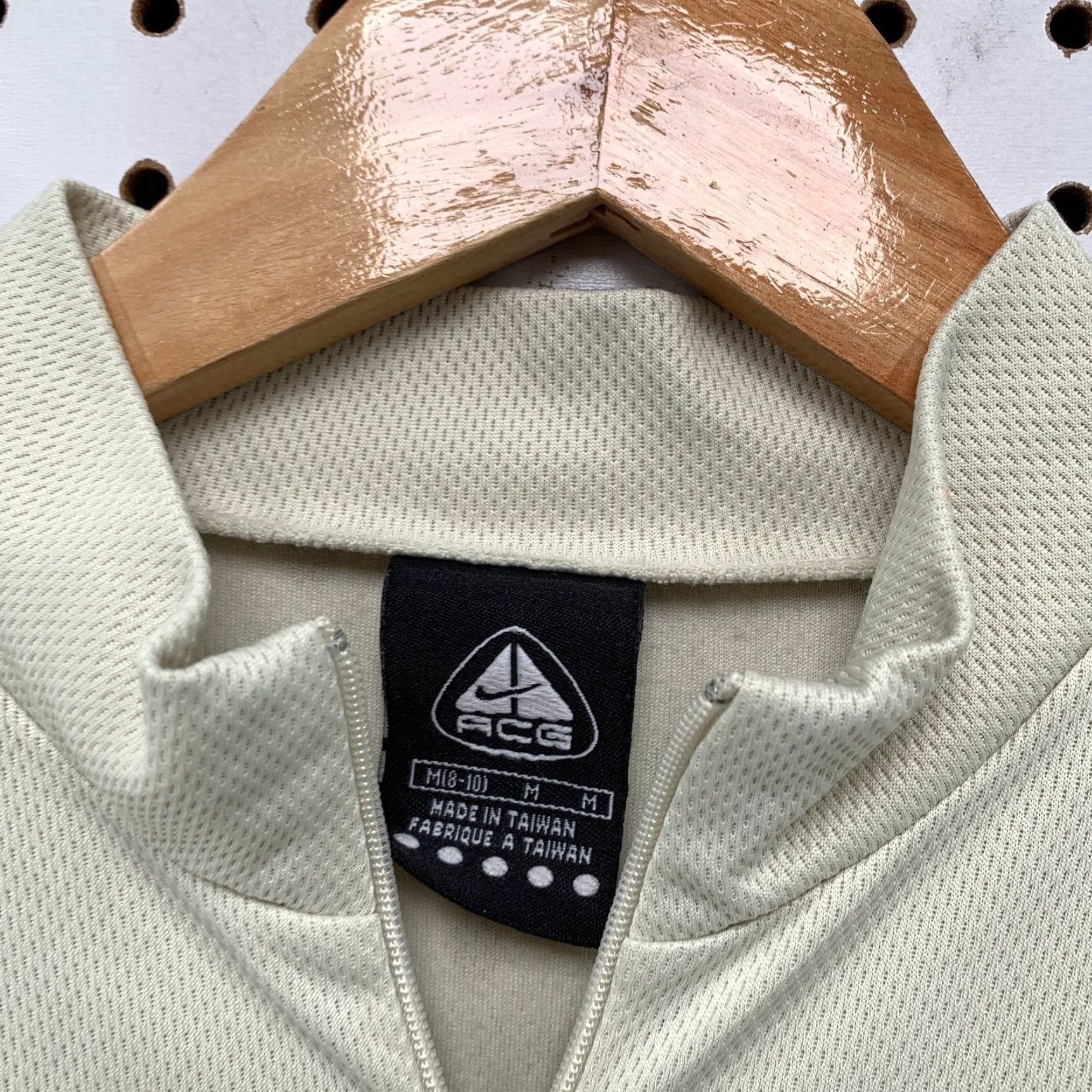 Nike VINTAGE Nike ACG Pullover Women Medium Mock Neck 1/4 Zip Beige Performance Size M / US 6-8 / IT 42-44 - 3 Thumbnail