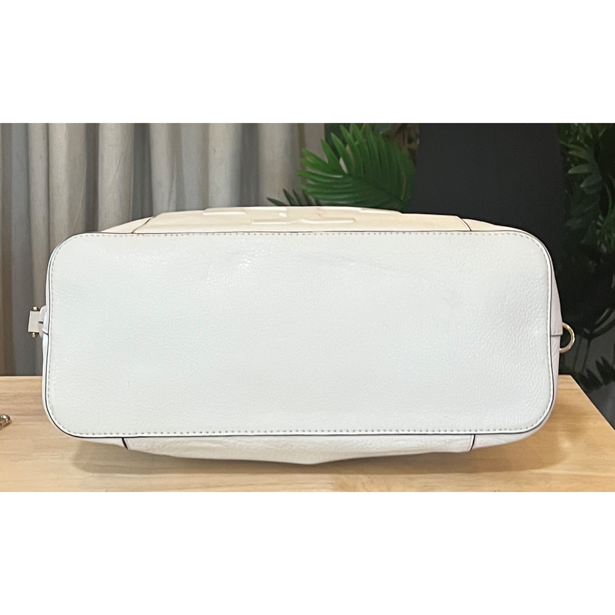 Tory Burch ✺✺ AUTHENTIC TORY BURCH WHITE BOMBE HANDBAG! ✺ Size ONE SIZE - 6 Thumbnail