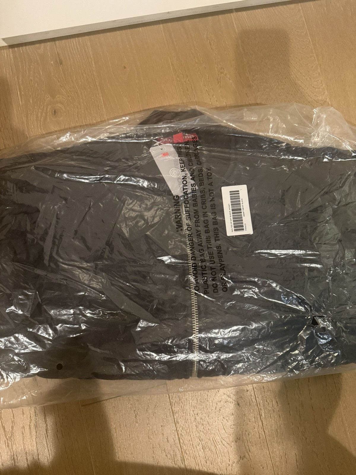 Supreme SUPREME Zip-Off Sleeve Quilted Bomber Jacket Size: L Black Size US L / EU 52-54 / 3 - 4 Thumbnail
