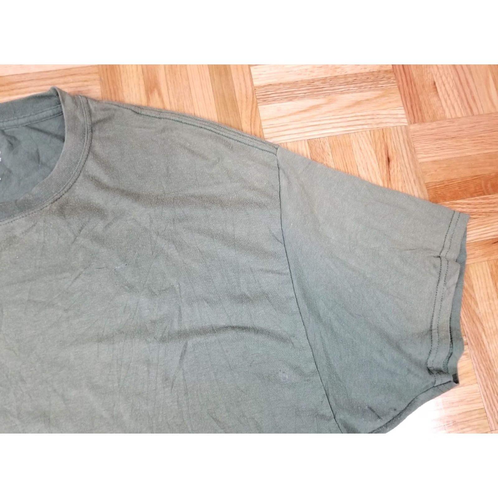 Hanes VINTAGE Hanes GREEN Sun faded THIN T-SHIRT MEN'S XLARGE Shirt Mens 90s Military USA Green Sun faded Hanes T-Shirt XL Mens Size US XL / EU 56 / 4 - 5 Thumbnail