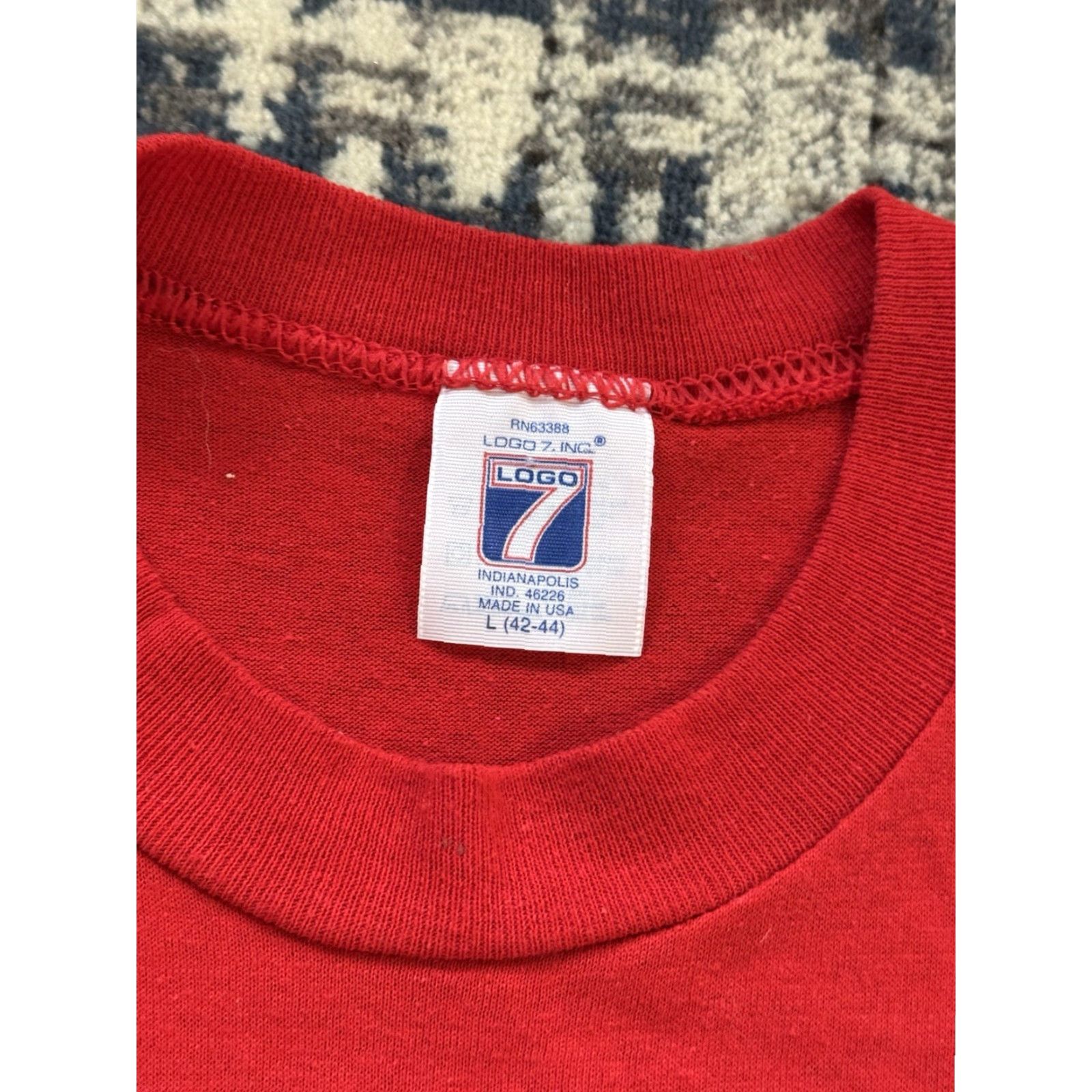 Logo 7 VINTAGE Valvoline Detroit Grand Prix IX T Shirt L 80s Red Logo 7 Men T-Shirt Cars Sports Graphic Print Crew Neck Short Sleeve Size US L / EU 52-54 / 3 - 6 Thumbnail