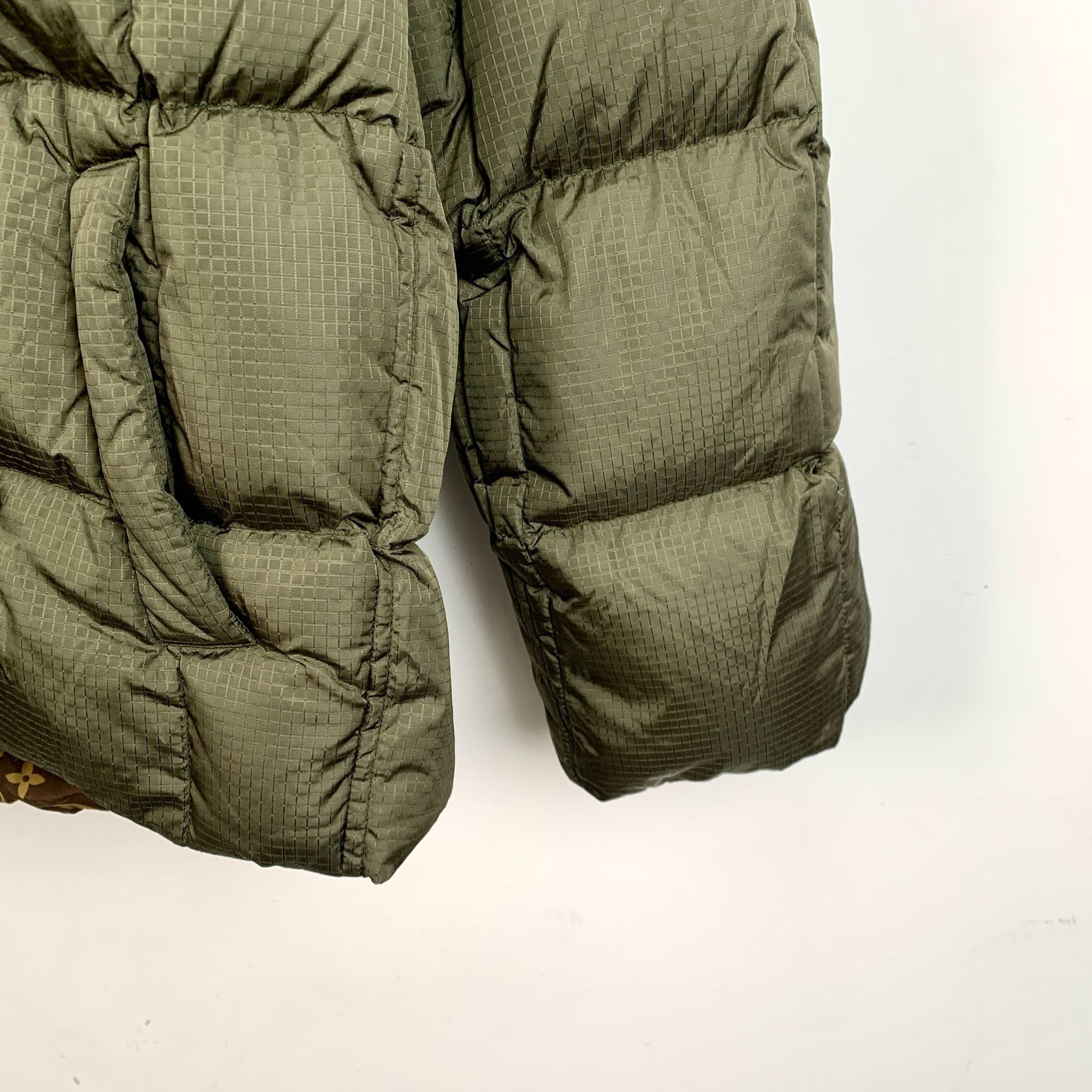 Louis Vuitton Louis Vuitton Green Puffer Jacket With Monogram Lining & Hoo Size XXS / US 00 / IT 34 - 4 Thumbnail