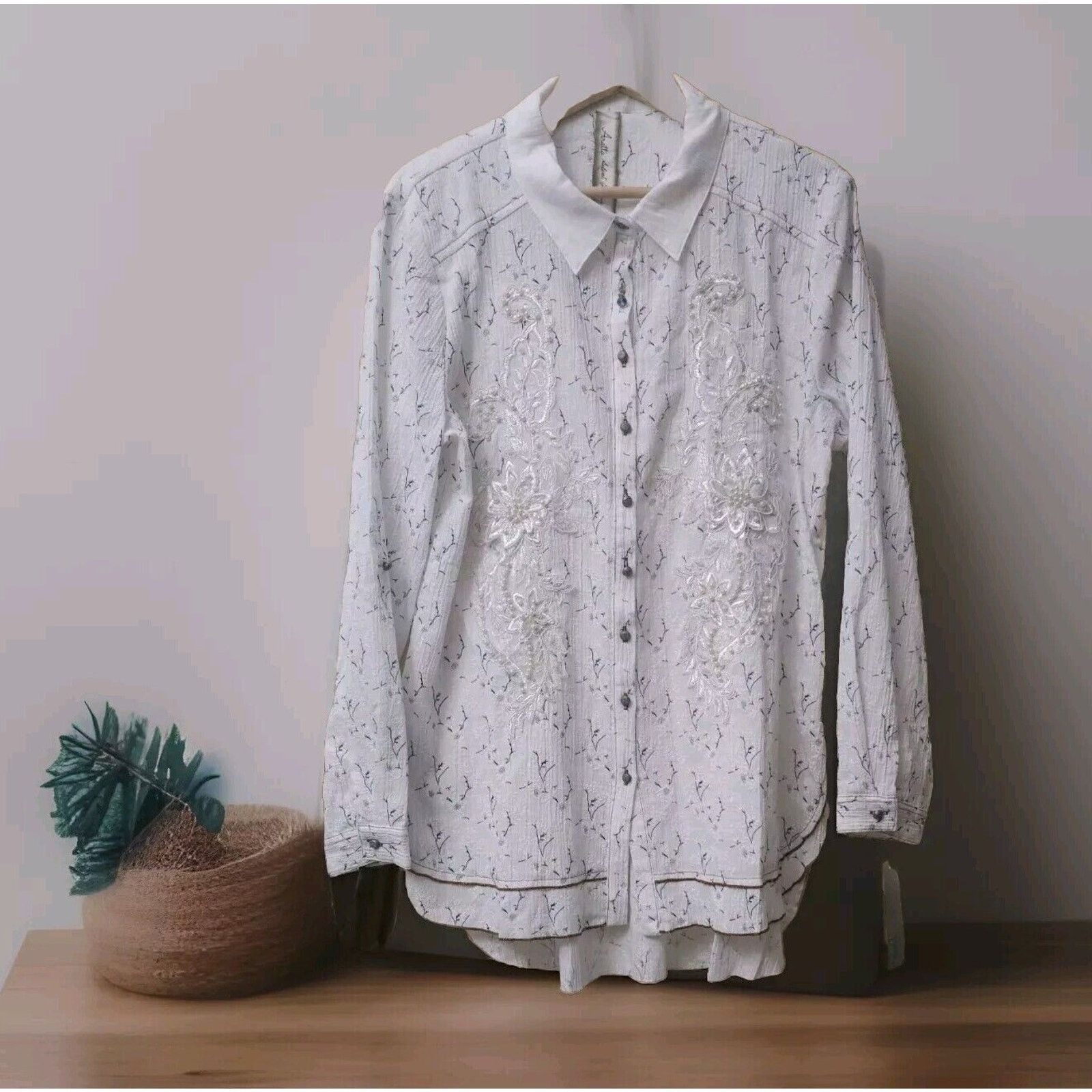 Anthropologie Aratta Silent Journey Anthropologie Top Floral Embroidered S Size S / US 4 / IT 40 - 1 Thumbnail