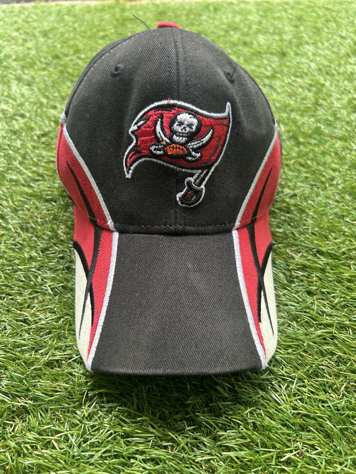 NFL Vintage Tampa Bay Buccaneers Reebok NFL Flame Panel Hat Size ONE SIZE - 1 Thumbnail