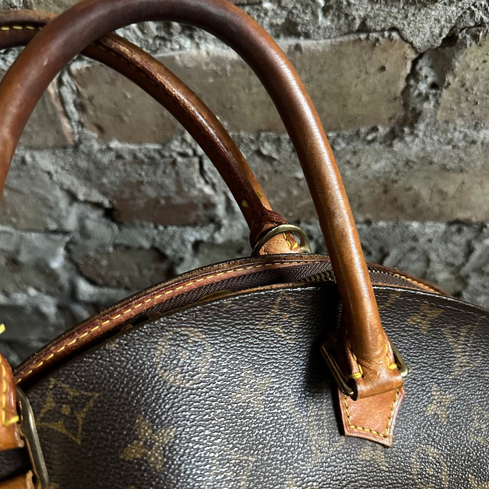 Louis Vuitton Vintage Louis Vuitton 1998 Monogram Ellipse MM Bag Size ONE SIZE - 14 Thumbnail