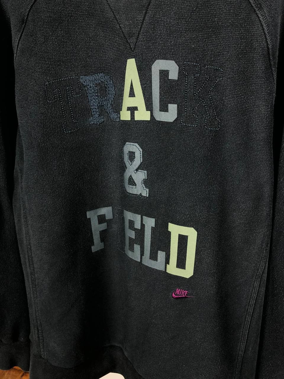 Nike Nike Sweatshirt Crewneck Vintage Center Logo size XL Size US XL / EU 56 / 4 - 4 Thumbnail