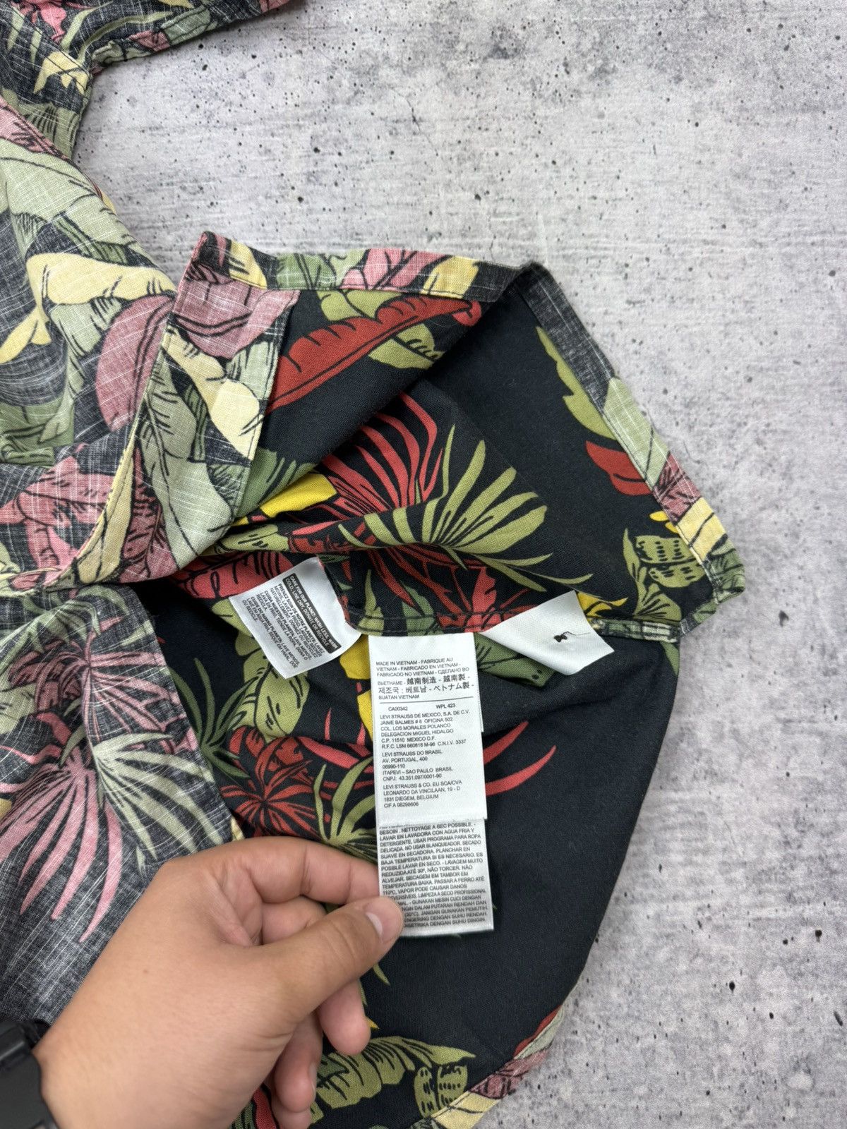 Levi's Levi’s Levis Hawaiian Button Short Sleeve Shirt Men Size L Size US L / EU 52-54 / 3 - 11 Thumbnail