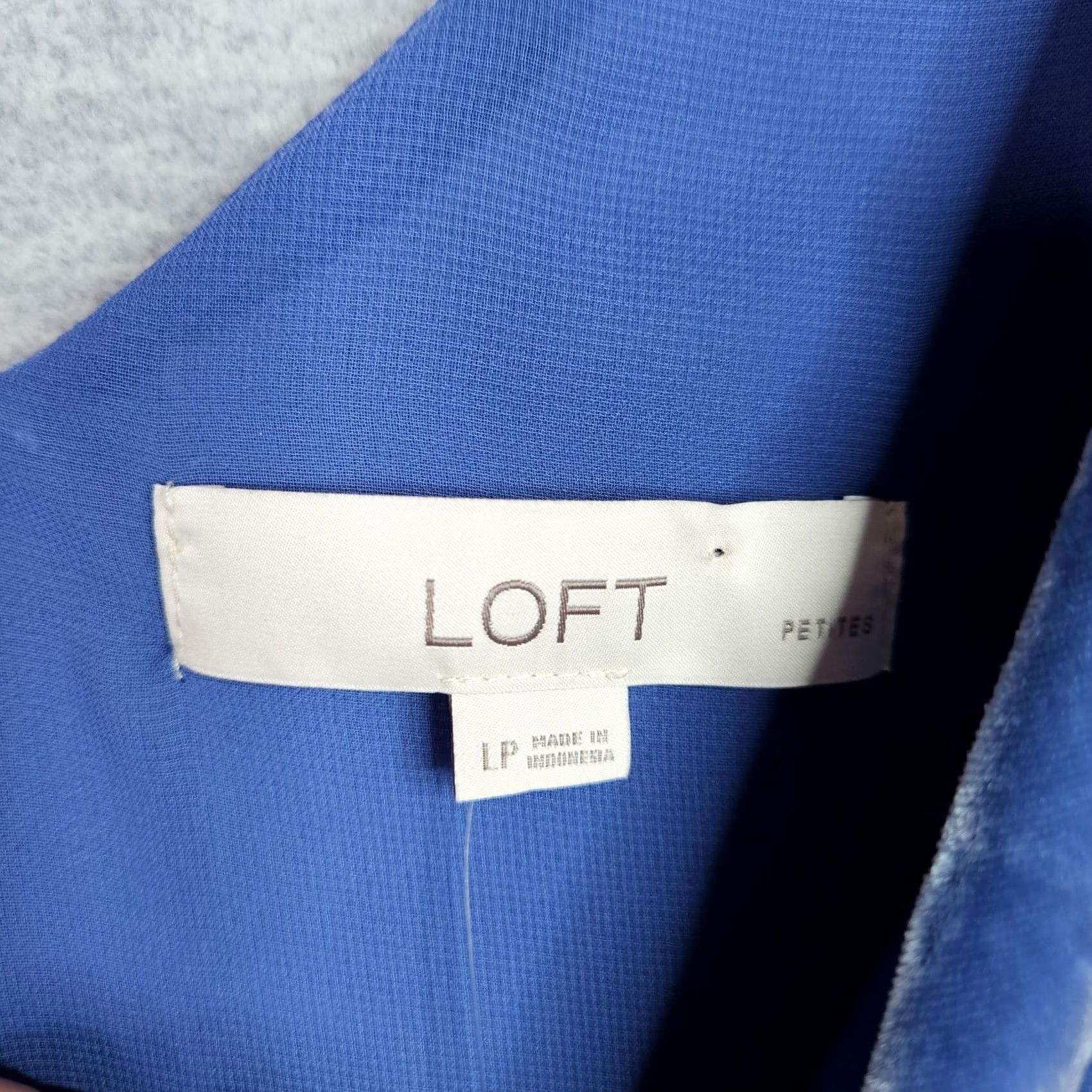 Ann Taylor Loft Ann Taylor Women's Blue Velvet V-Neck Tank Top PL Petite NEW Velvet Tank Top with Nylon-Viscose Blend Blue Size L / US 10 / IT 46 - 7 Thumbnail