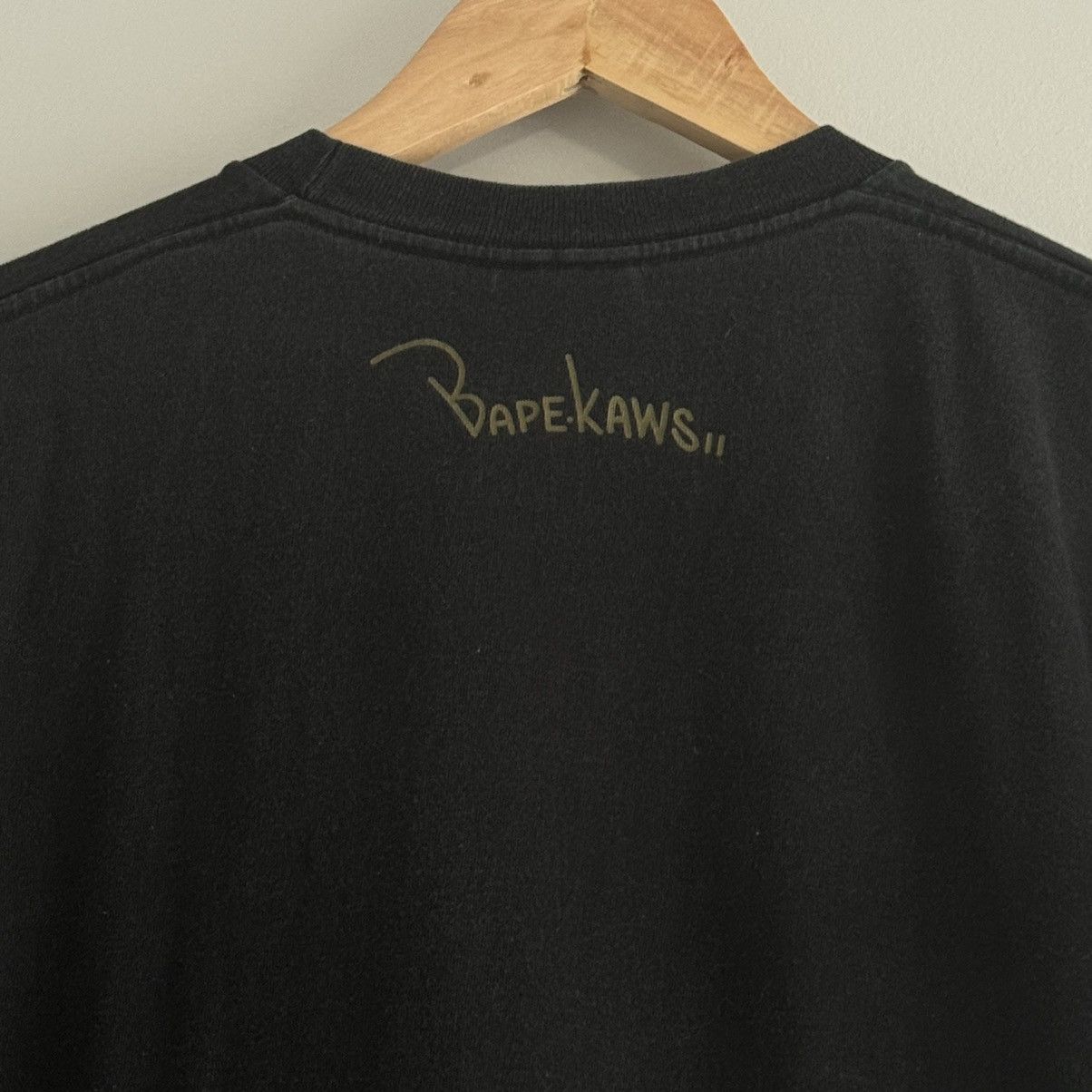 Bape × Kaws OG Bendy Color Camo College Logo Tee NYC Size US L / EU 52-54 / 3 - 3 Thumbnail