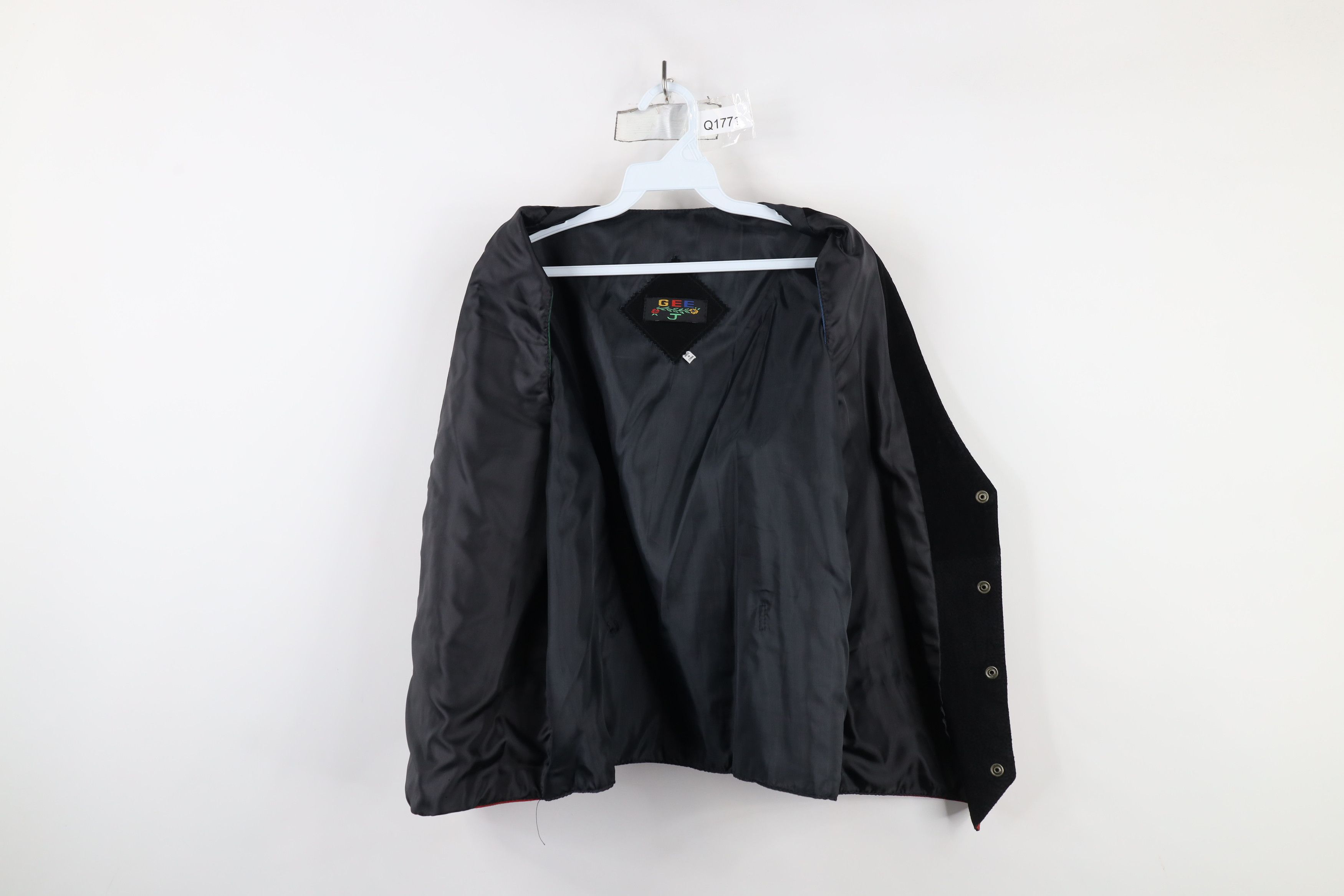 Vintage Vintage 90s Streetwear Rainbow Checkered Suede Leather Vest Size XL / US 12-14 / IT 48-50 - 8 Thumbnail