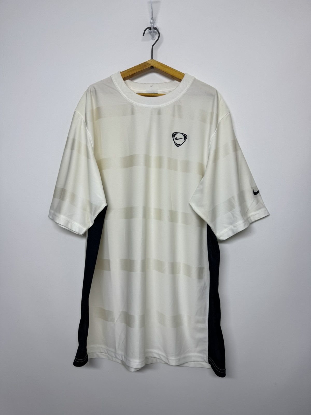 Nike Vintage Y2k Nike Swoosh Logo T-Shirt Size US XL / EU 56 / 4 - 1 Thumbnail