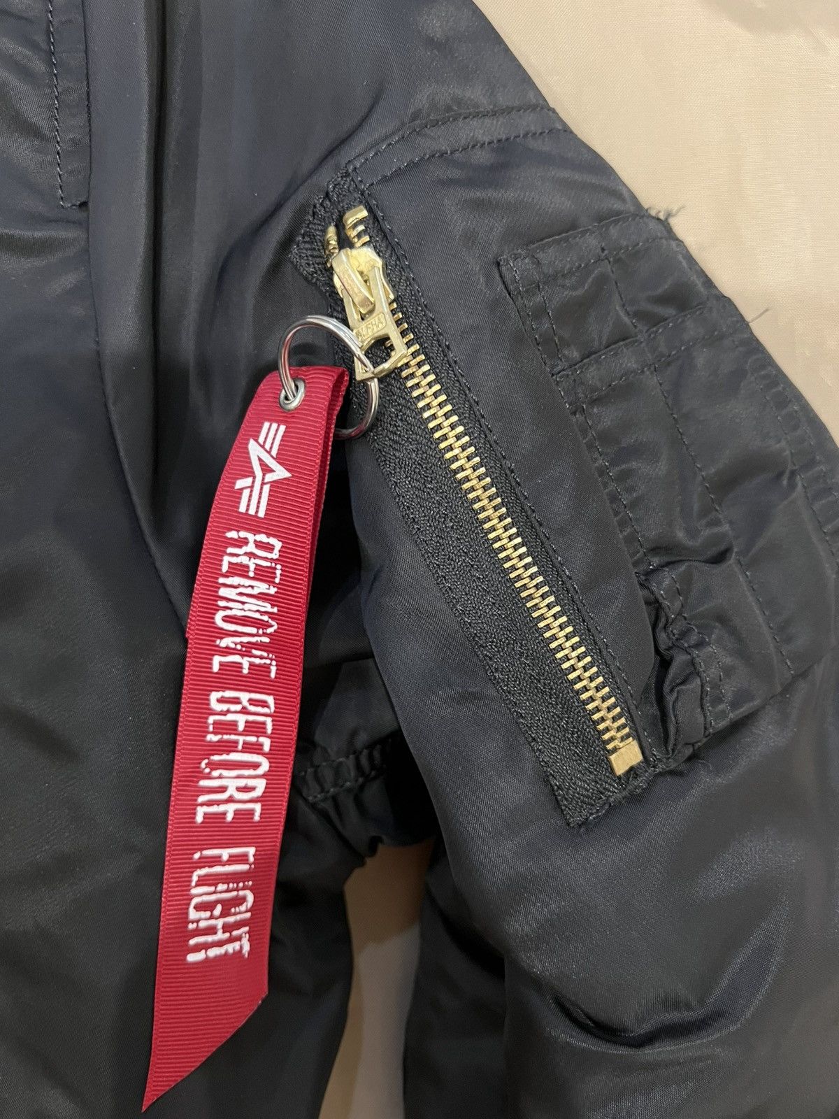 Yeezy ALPHA INDUSTRIES X KANYE WEST size M Size US M / EU 48-50 / 2 - 3 Thumbnail