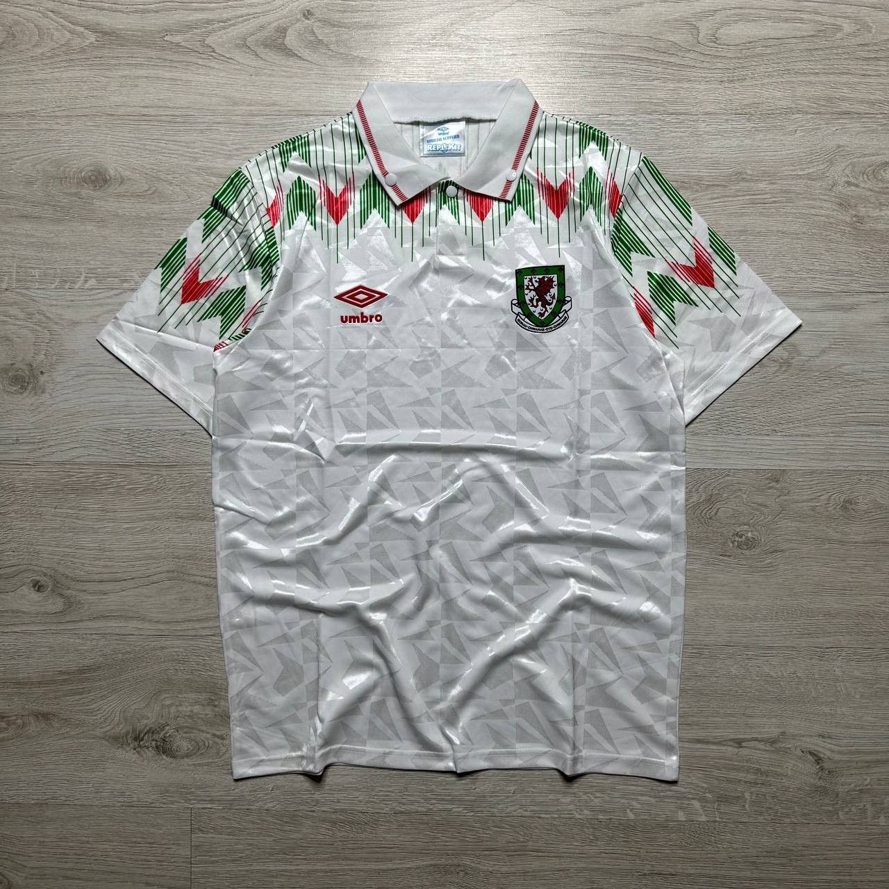 Umbro Vintage Umbro Wales Soccer jersey - Size L Size US L / EU 52-54 / 3 - 1 Thumbnail