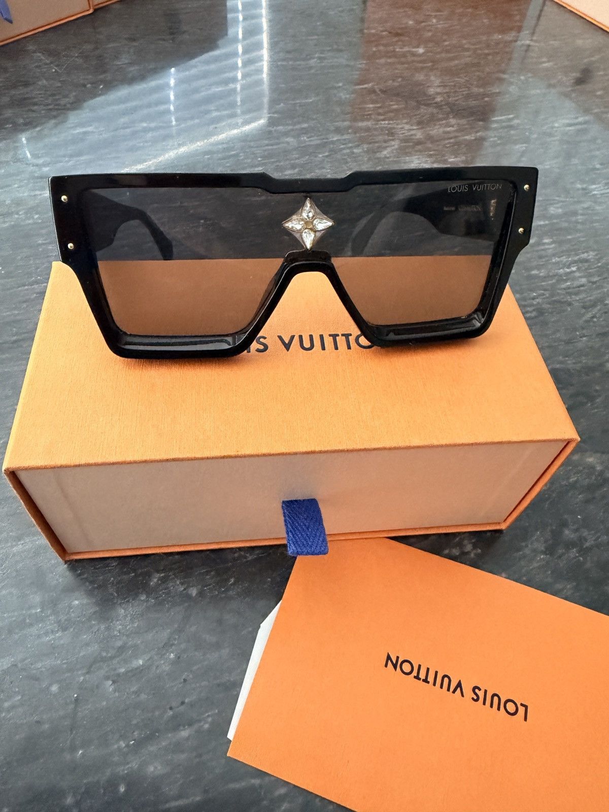 Louis Vuitton Louis Vuitton Black cyclone Sunglasses with Gold Accents E Size ONE SIZE - 2 Thumbnail