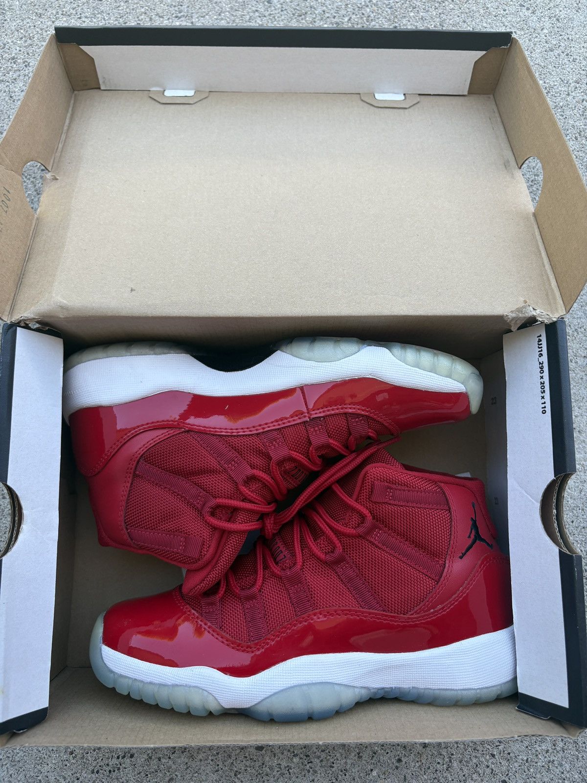 Jordan Brand Jordan 11 Retro “Win Like 96” Size 5Y (GS) Size US 5 / EU 37 - 4 Thumbnail