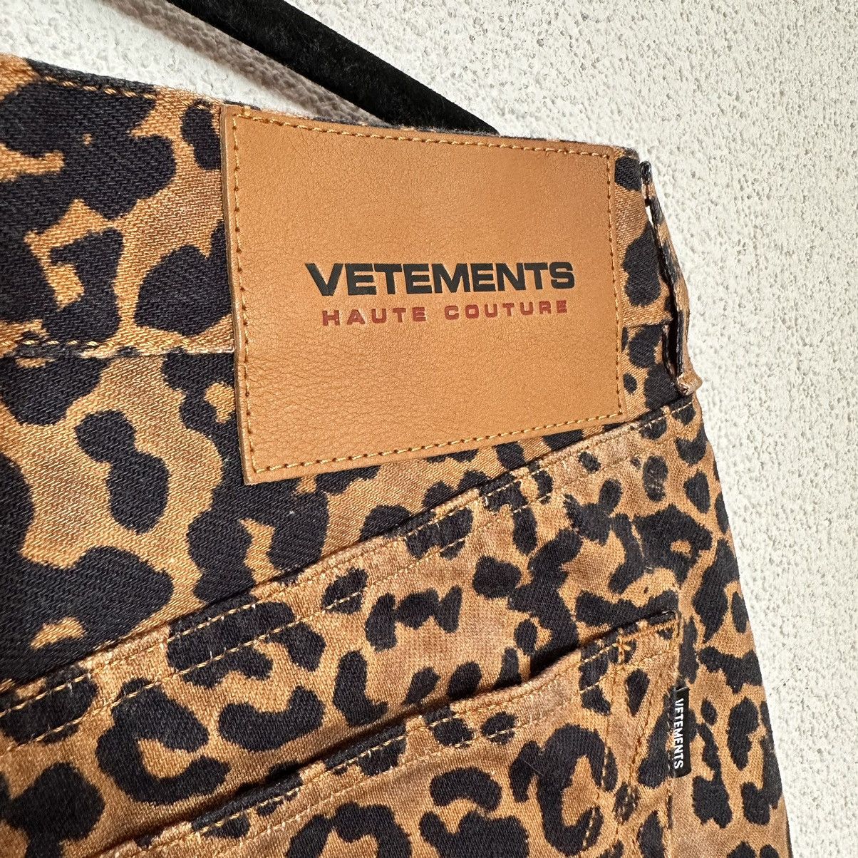 Vetements Vetements Leopard Shorts Size US 32 / EU 48 - 4 Thumbnail