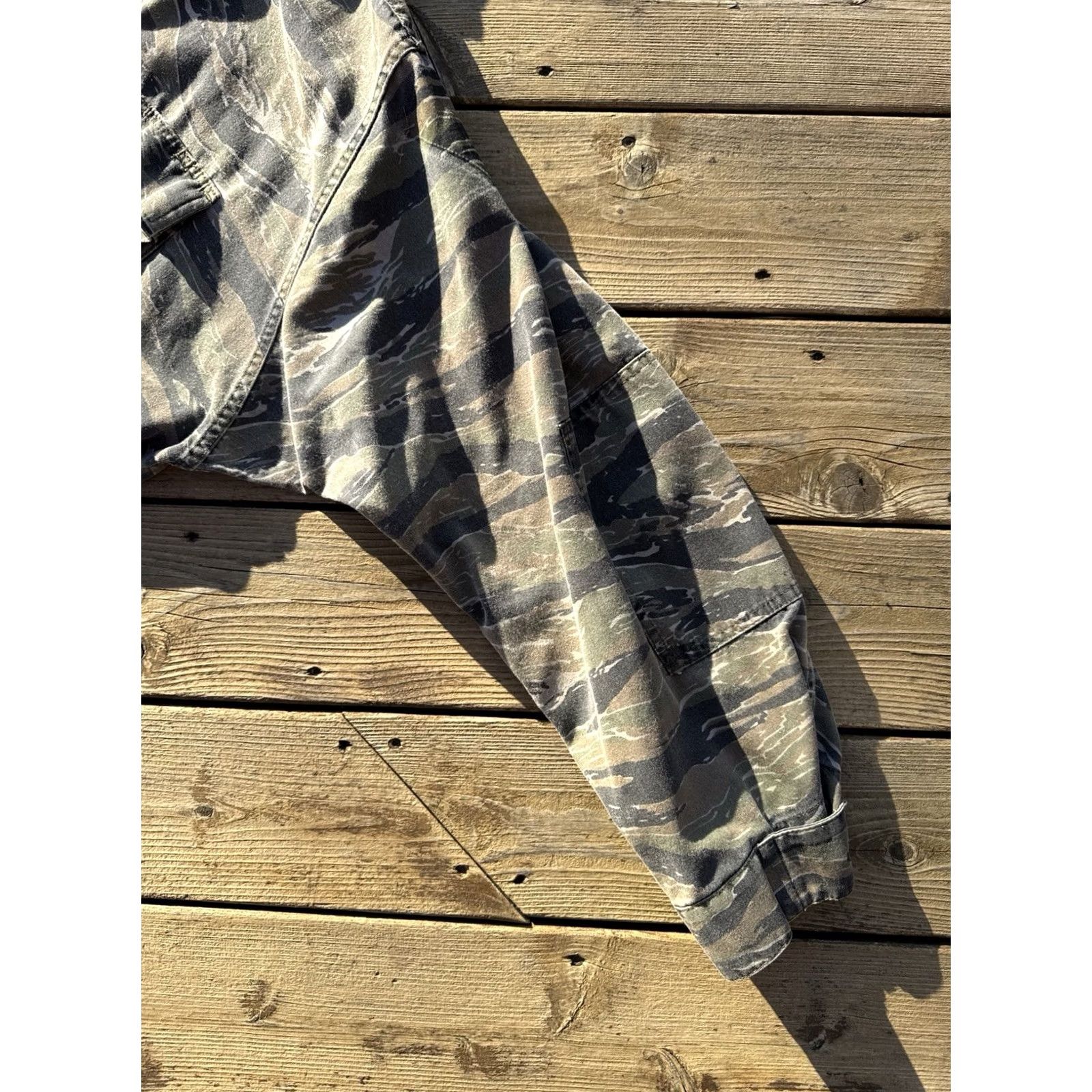 AMO VINTAGE Tiger Stripe Camo Jungle Jacket XL Military BDU Faded 80s 90s Size US XL / EU 56 / 4 - 4 Thumbnail