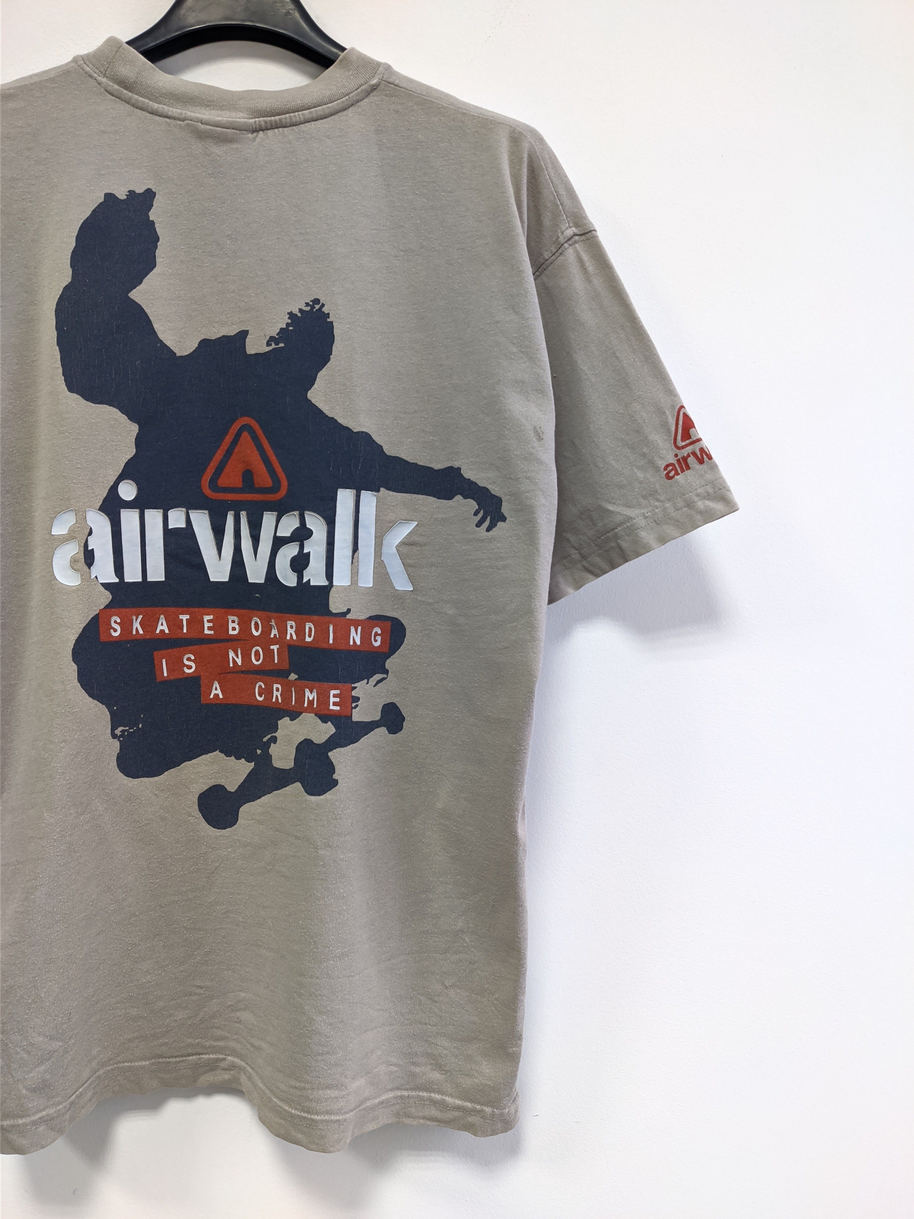 Vintage vintage sk8 y2k tshirt skateboarding airwalk printed Size US M / EU 48-50 / 2 - 8 Thumbnail
