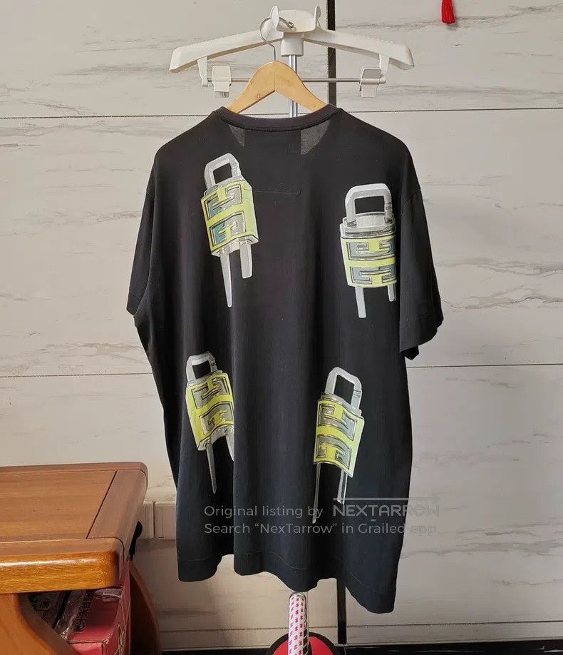 Givenchy Givenchy Solid Color Lock Pattern Short Sleeve T-Shirt (Me Size US M / EU 48-50 / 2 - 2 Thumbnail