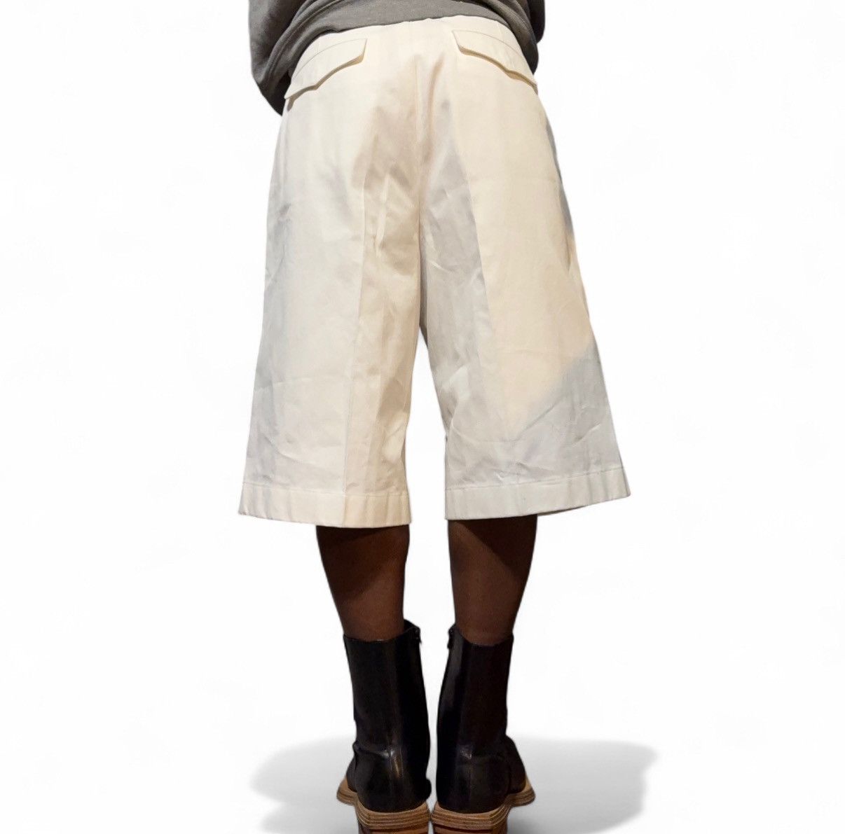 Alexander McQueen Alexander McQueen oversized cream-white pleated shorts Size US 34 / EU 50 - 7 Thumbnail