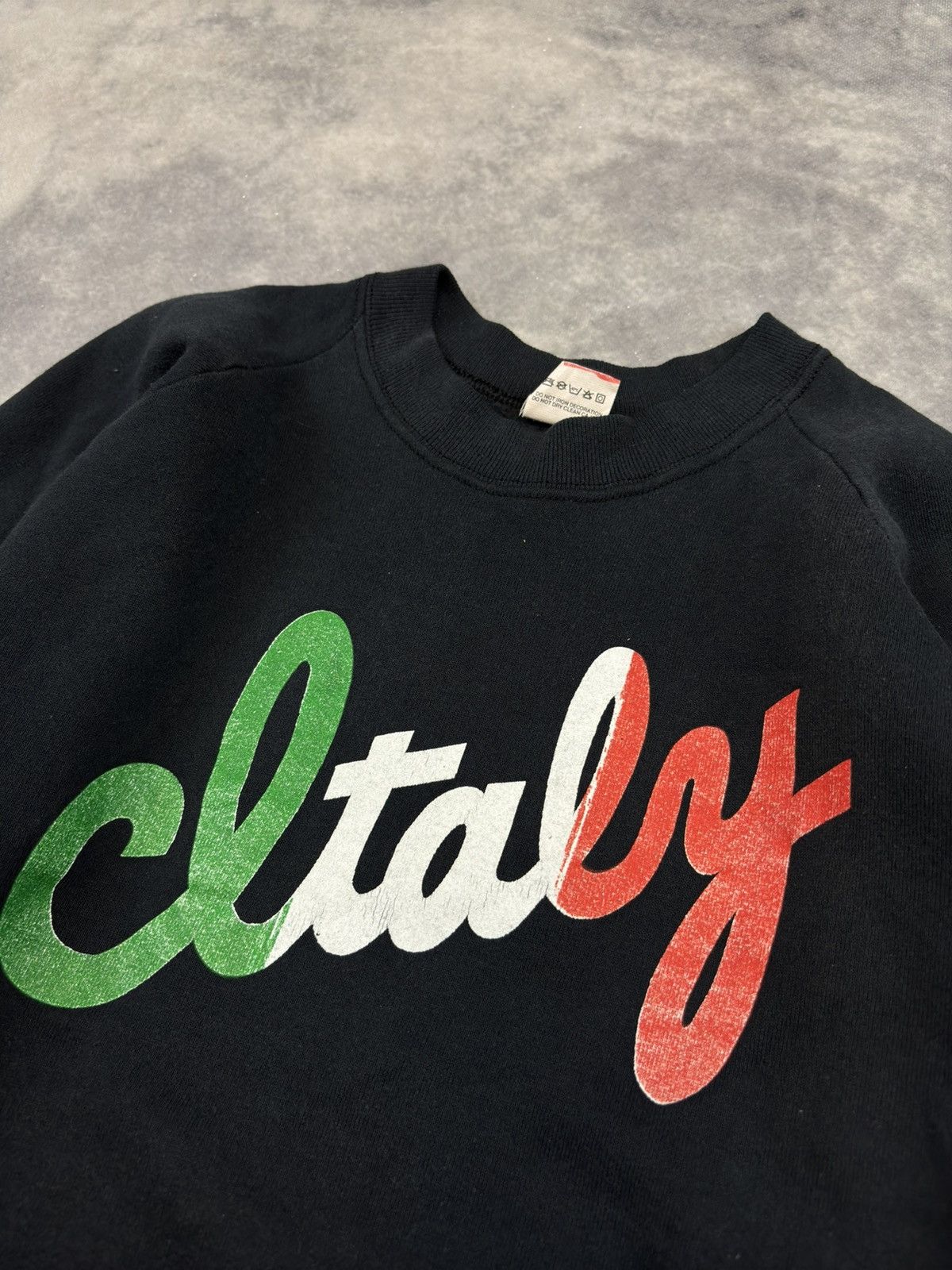 Other Vintage 80s 90s Black Crewneck Sweatshirt Italy Flag Logo Size US XL / EU 56 / 4 - 2 Thumbnail