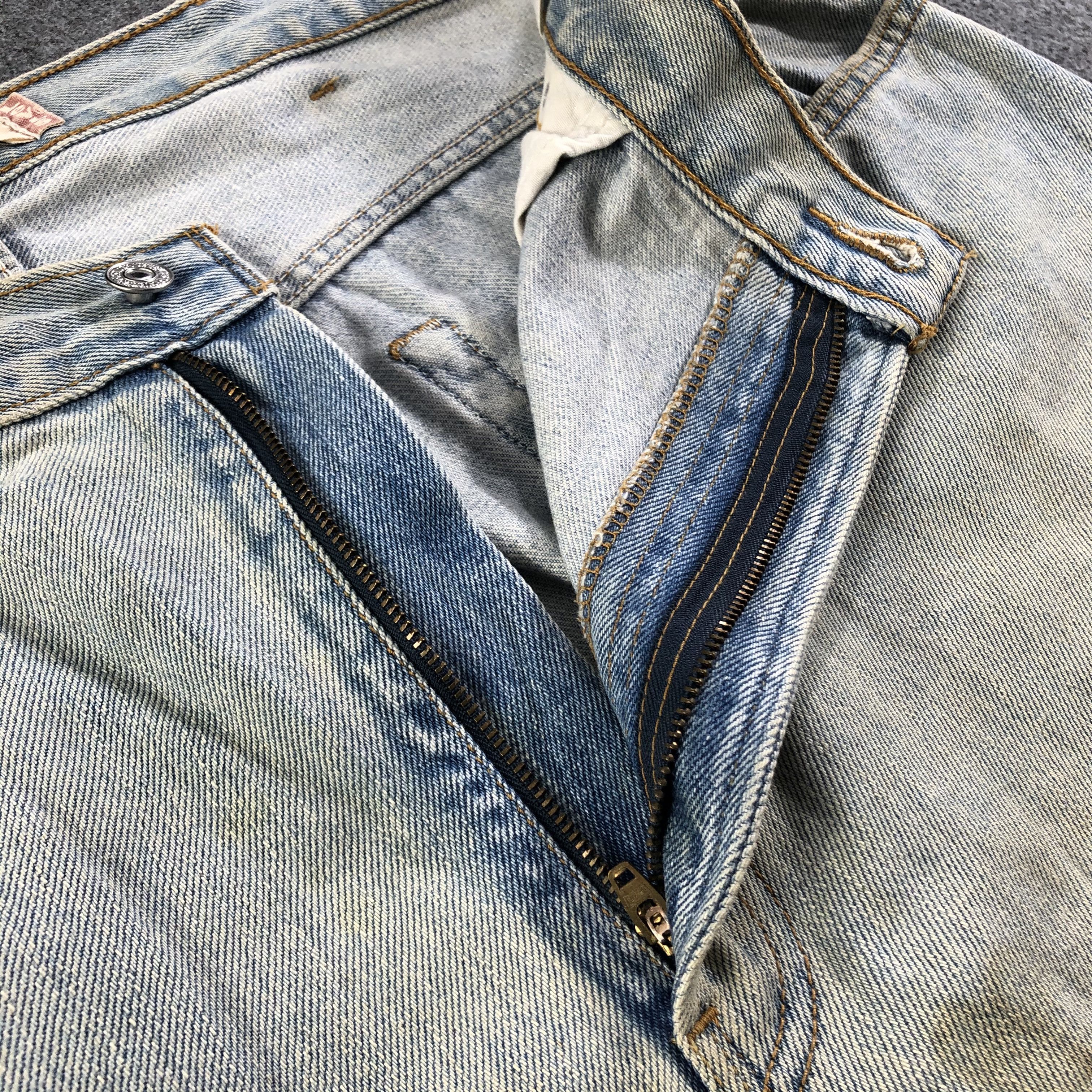 Levi's Vintage Light Wash Levis 550 Jeans-J2784 Size US 43 - 8 Thumbnail