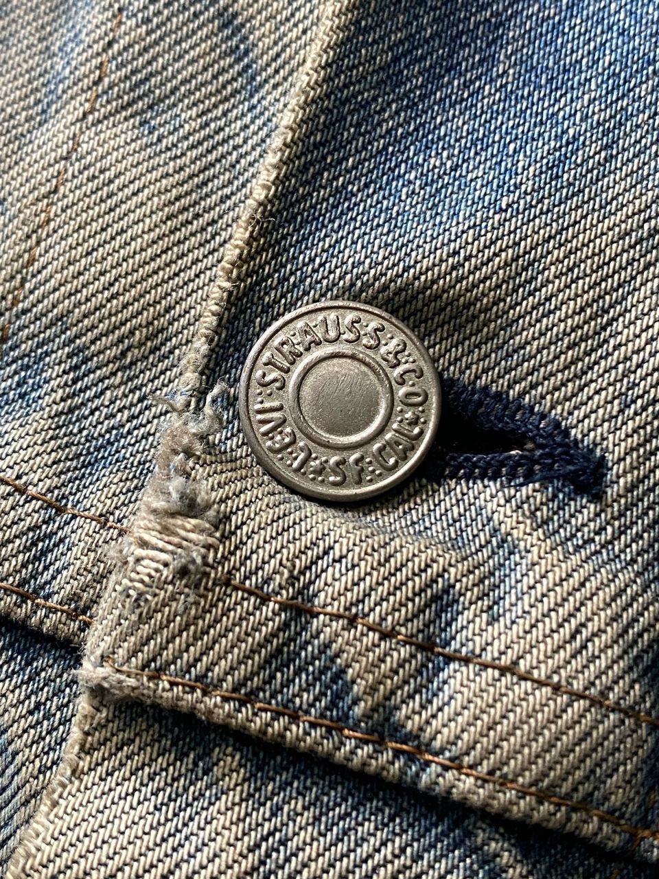 Levi's × Vintage Vintage Levis Distressed Denim Vest Jacket Size US M / EU 48-50 / 2 - 6 Thumbnail