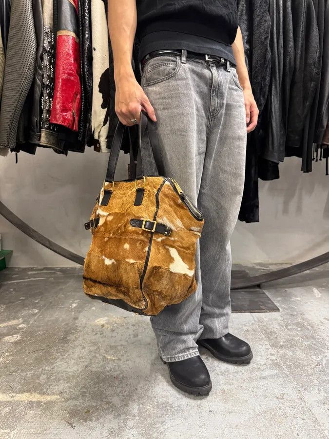 Yves Saint Laurent 2000s Yves Saint Laurent Cowhide Fur Leather Handle Bag Size ONE SIZE - 5 Thumbnail