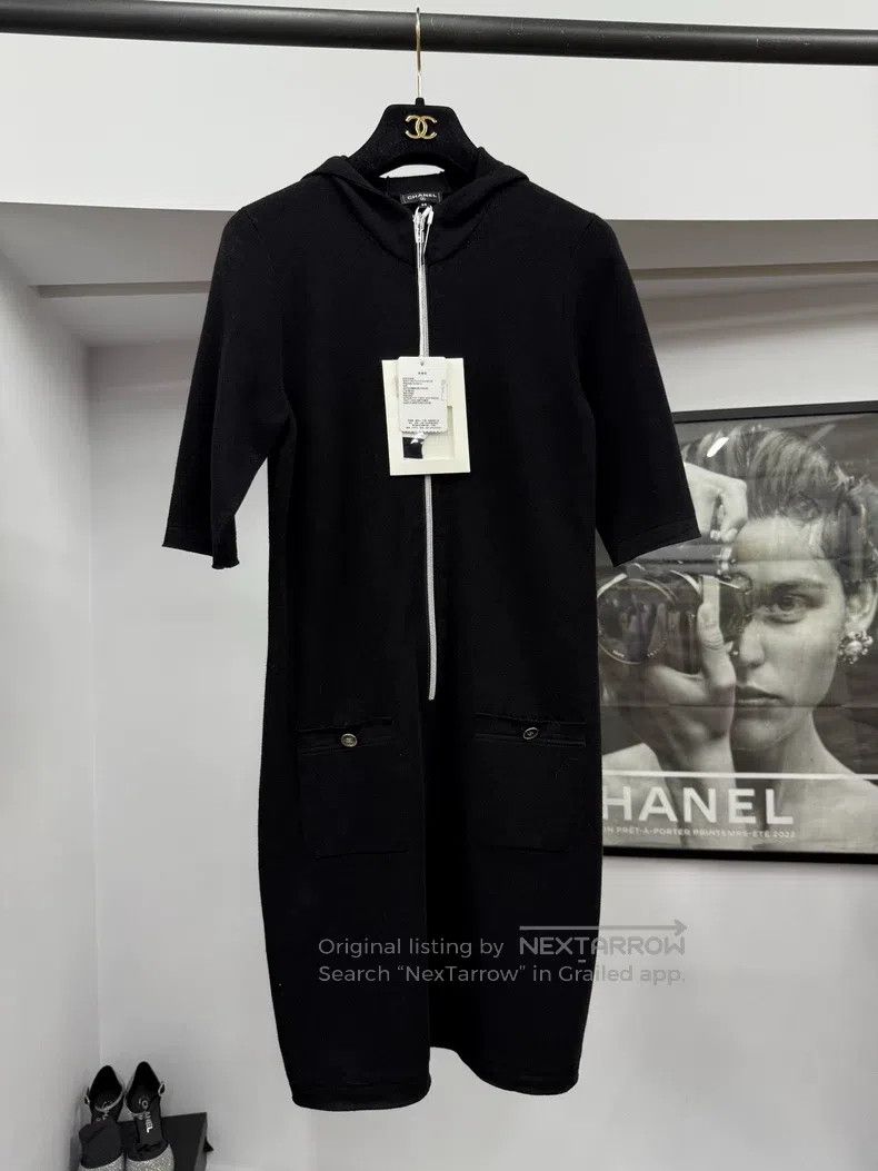 Chanel Chanel 25C Early Spring Holiday Black Medium Sleeve Hooded Size XS / US 0-2 / IT 36-38 - 1 Thumbnail