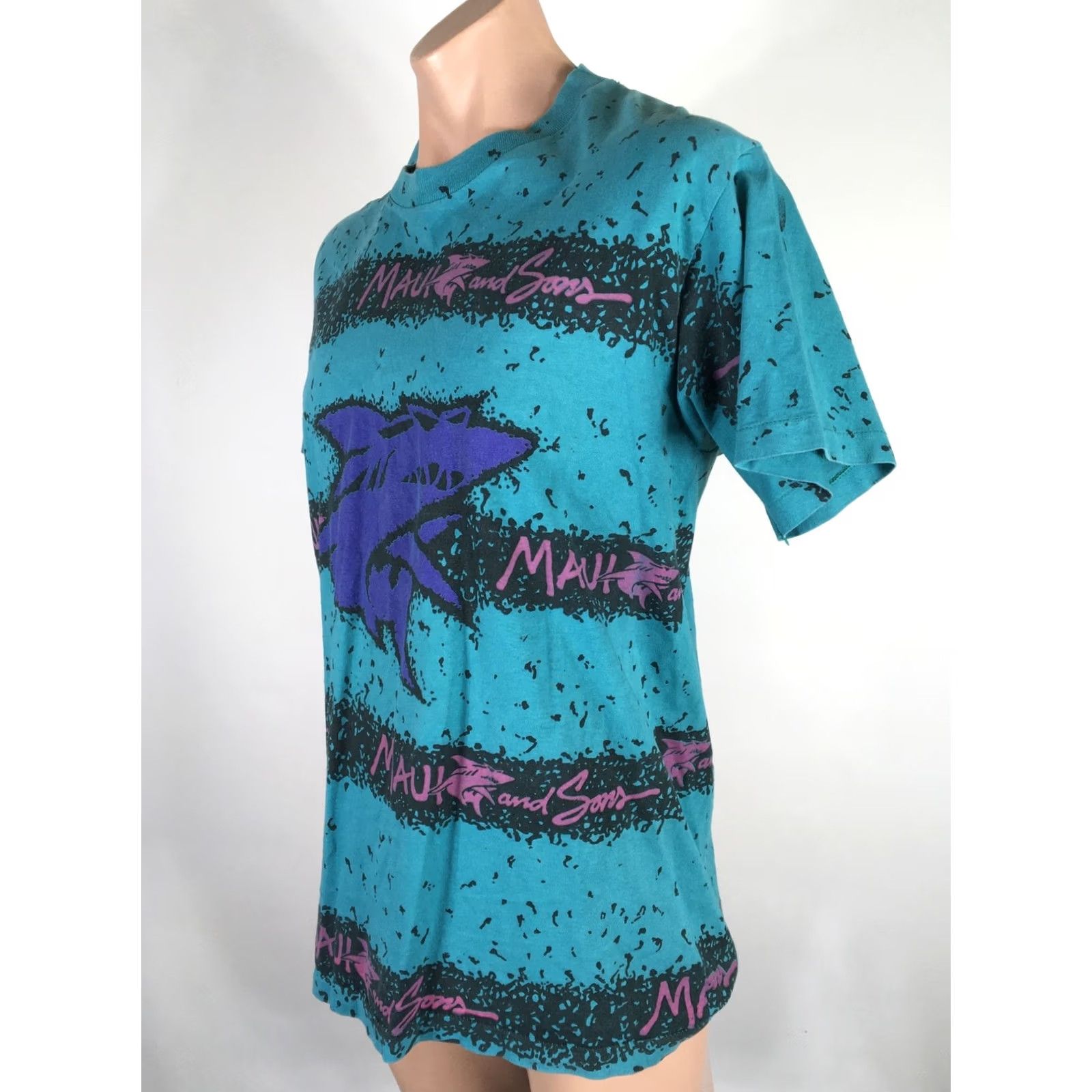 Vintage VINTAGE Maui and Sons Shark All Over Print AOP Surf Surfing 1990s 90s T-Shirt L Size US L / EU 52-54 / 3 - 3 Thumbnail
