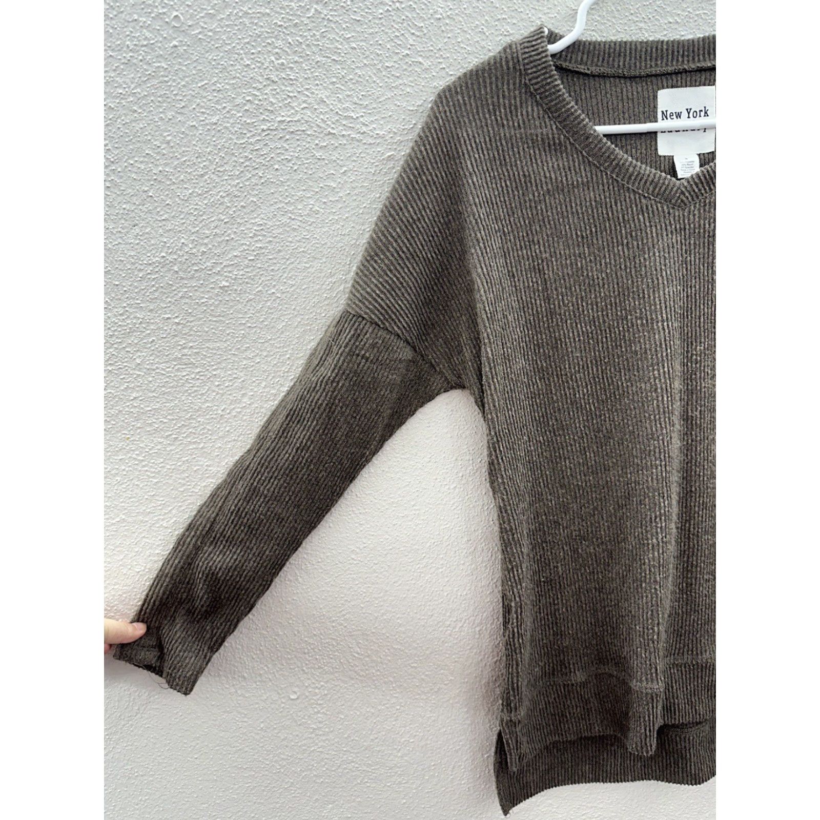 Vintage New York Laundry Sweater Womens Small Brown Ribbed Long Sleeve V-Neck Size S / US 4 / IT 40 - 2 Thumbnail
