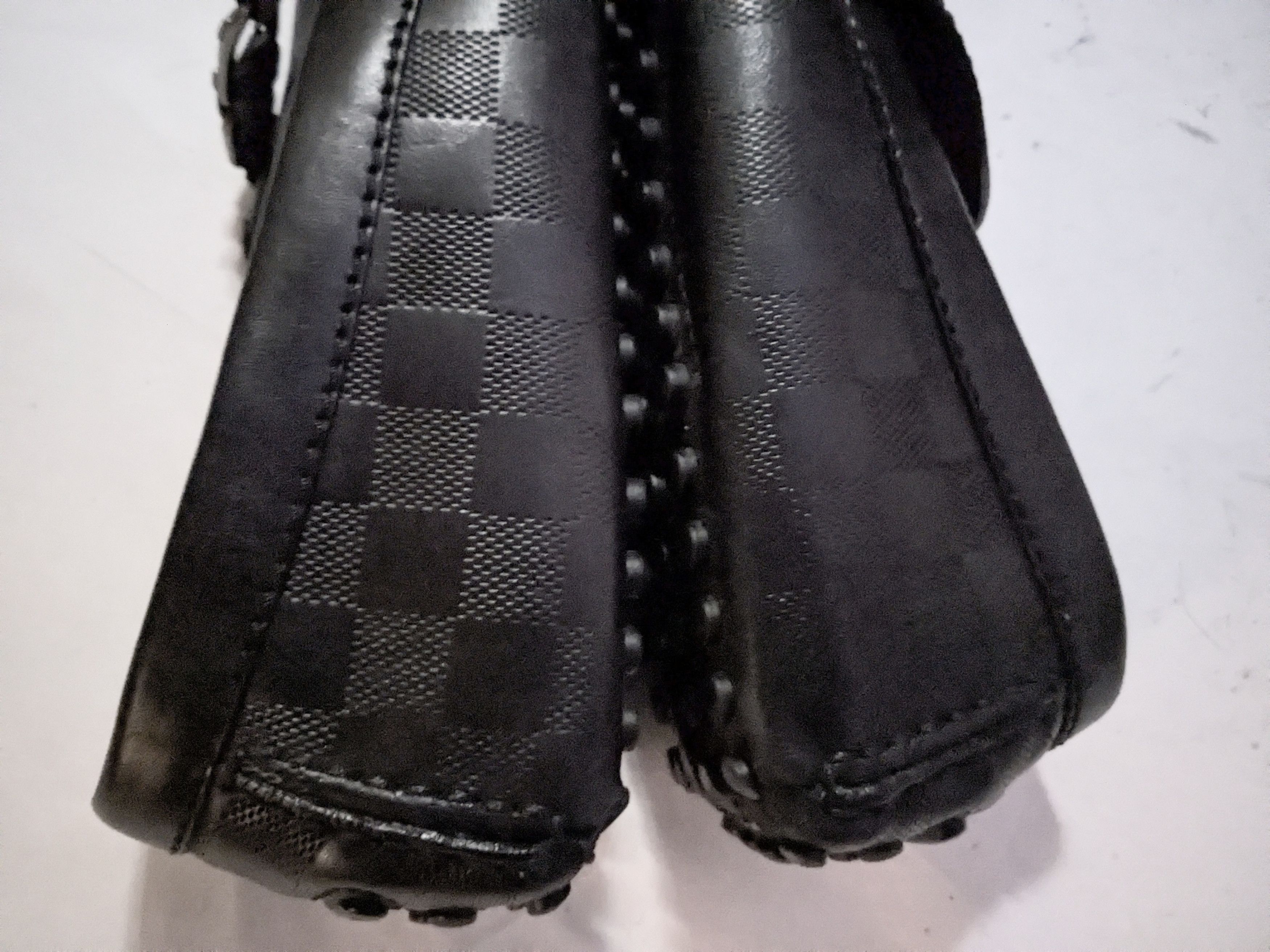 Louis Vuitton Louis Vuitton Driving Loafers Black 11 Leather LV Buckle Size US 11 / EU 44 - 9 Thumbnail