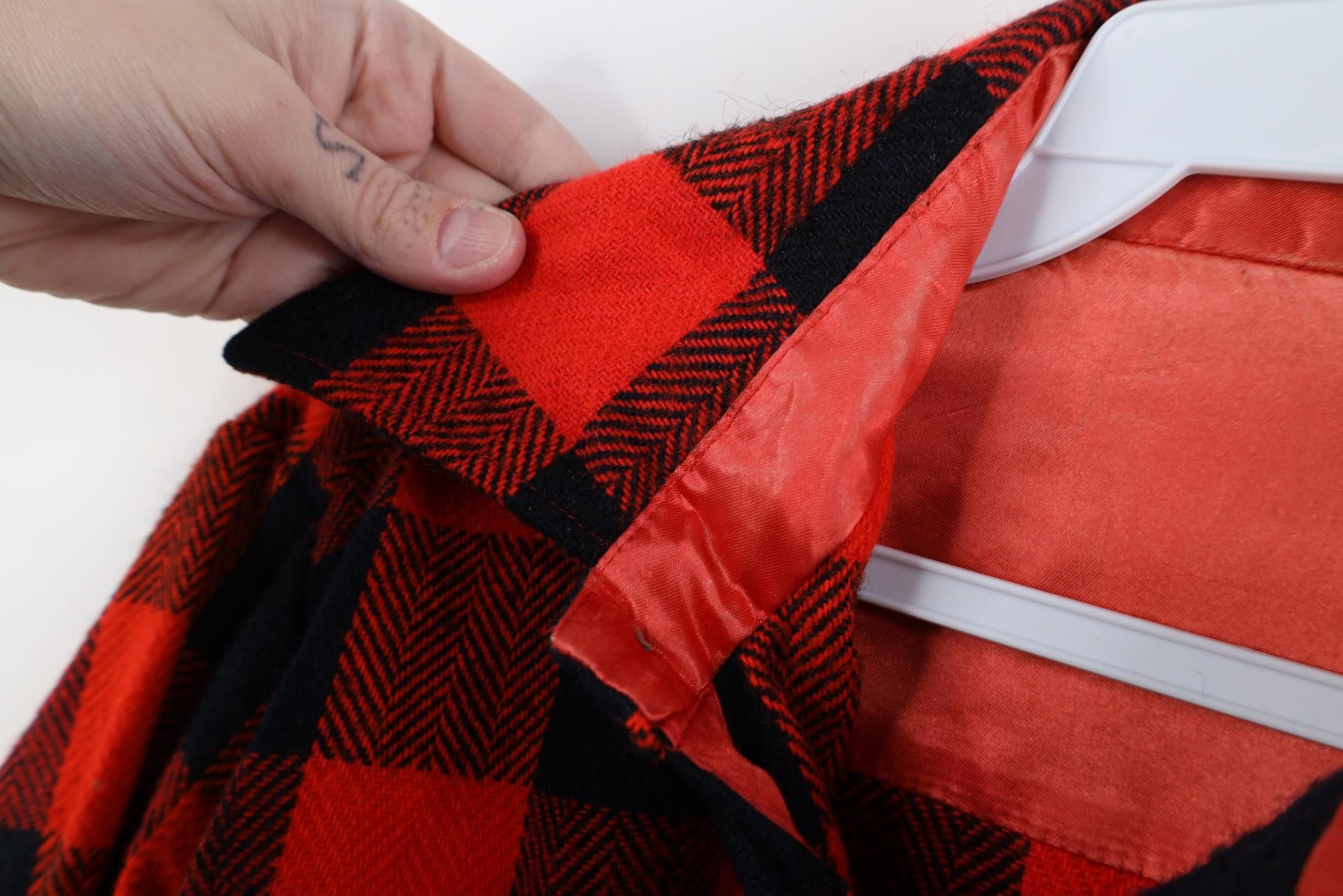 Vintage Vintage 70s Streetwear Plaid Knit Board Button Shirt Red Size US S / EU 44-46 / 1 - 9 Thumbnail