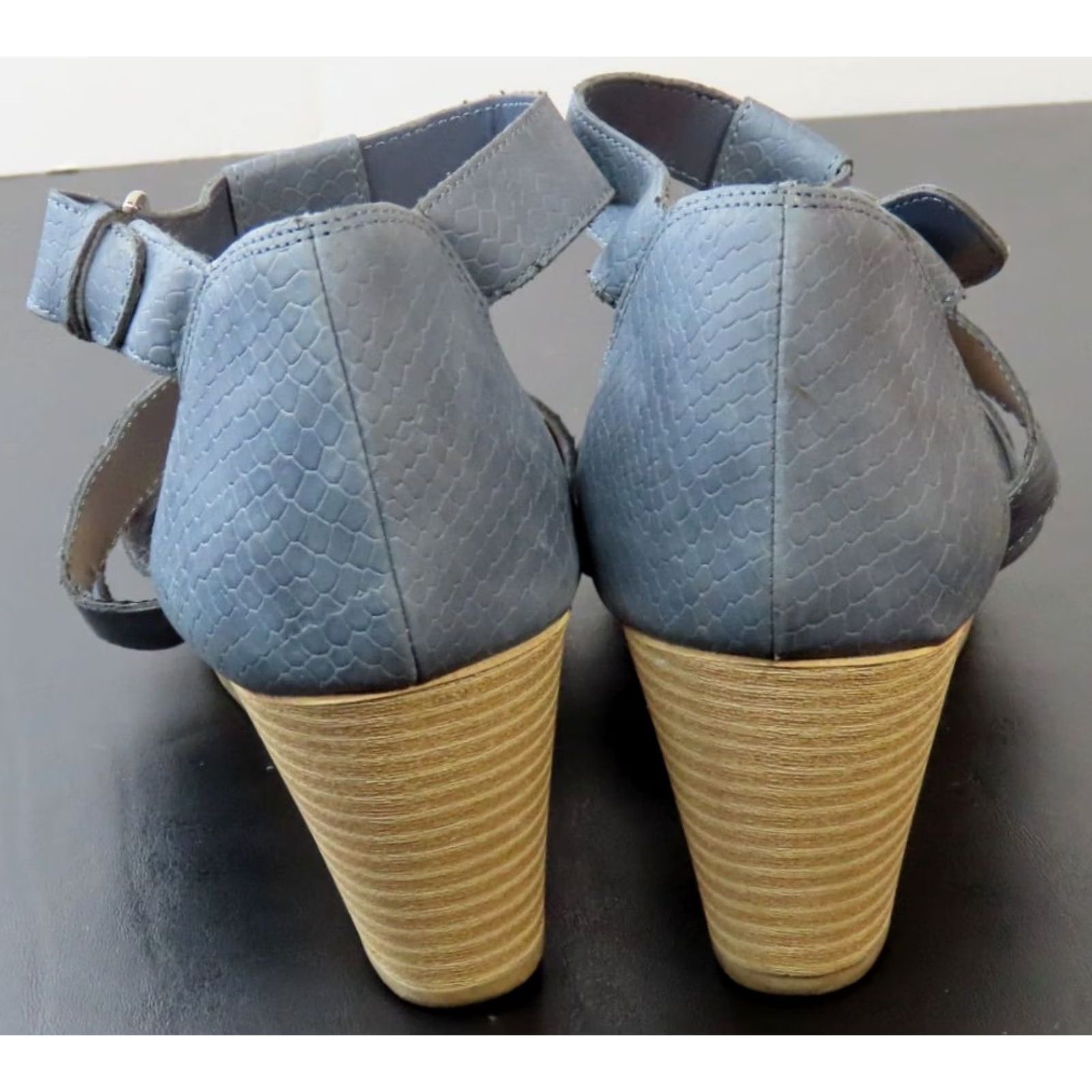Vintage Dr. Scholl's Women's Sandals Wedge Strappy Blue Faux Leather Breathable Eyelet Buckle Casual Modern 10 M EU40 UK8 AU9 Size US 10 / IT 40 - 4 Thumbnail