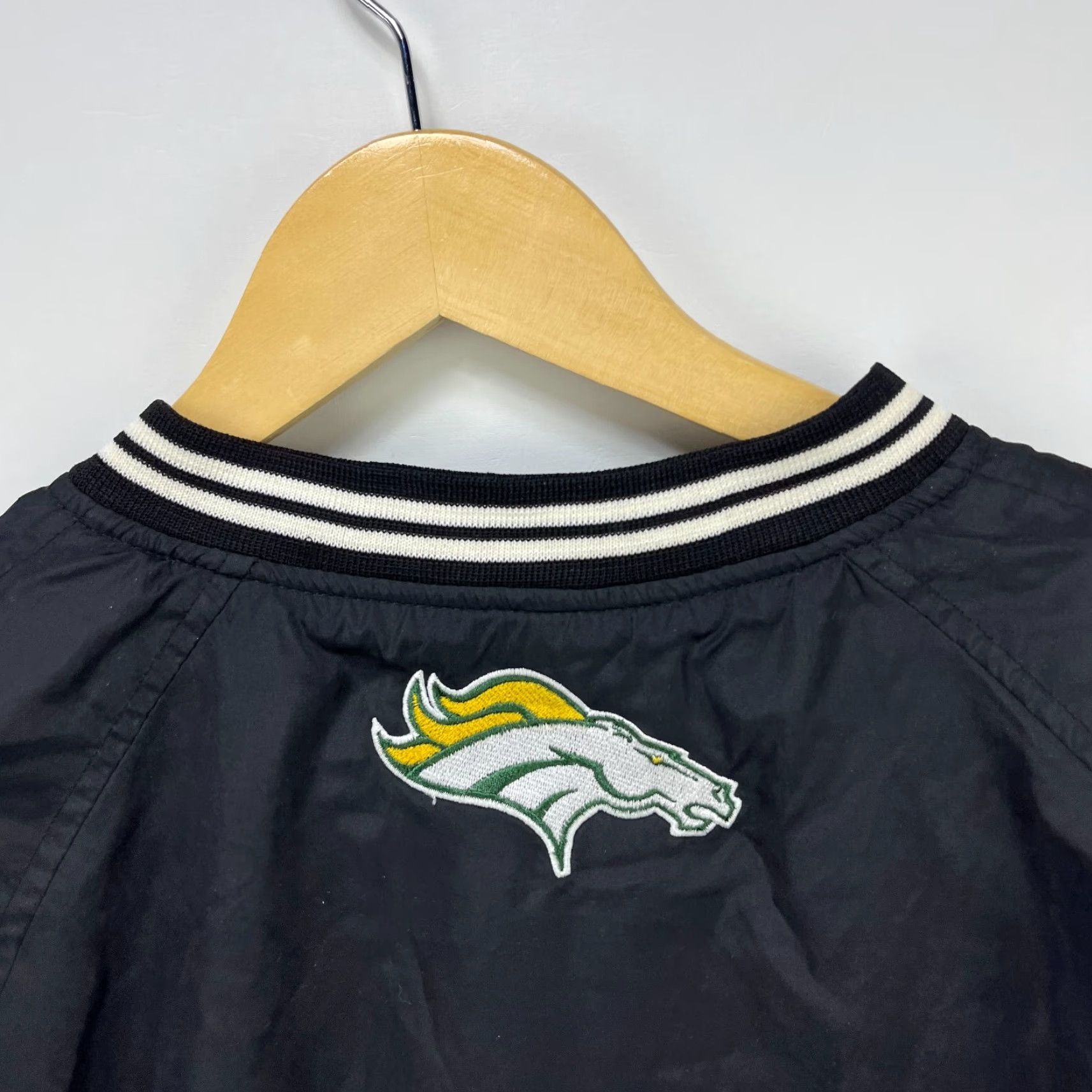 Vintage VINTAGE Hempstead Mustangs Pullover Windbreaker Jacket 2XL Black Mens Windbreaker Jacket 2XL HS Iowa Size US XXL / EU 58 / 5 - 5 Thumbnail