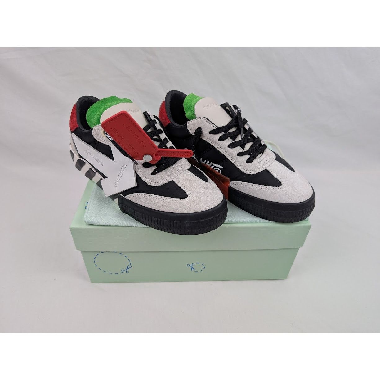 Off-White o1rshd1 Floating Arrow Low-Top Sneakers in Off White Size US 6 / EU 39 - 20 Thumbnail