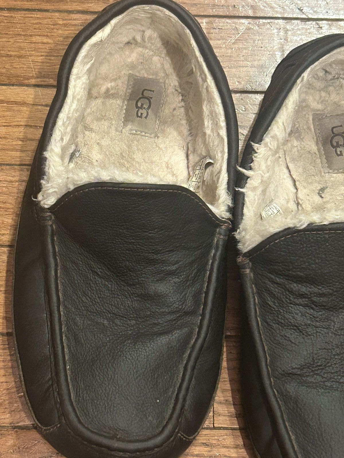 Ugg UGG Ascot Men's Leather Slipper, size 11EEE Size US 11 / EU 44 - 2 Thumbnail