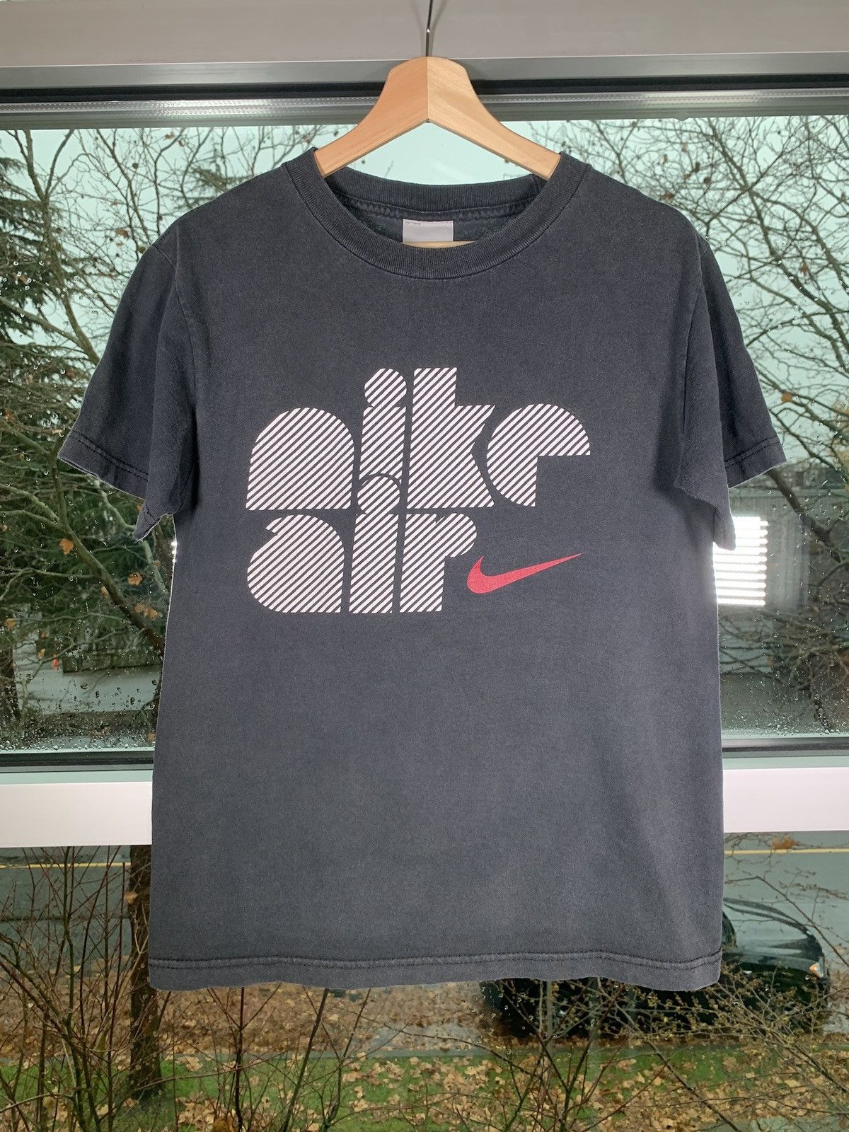 Nike × Vintage Vintage Nike Air T Shirt 90s y2k 2000s Faded Size US S / EU 44-46 / 1 - 1 Thumbnail