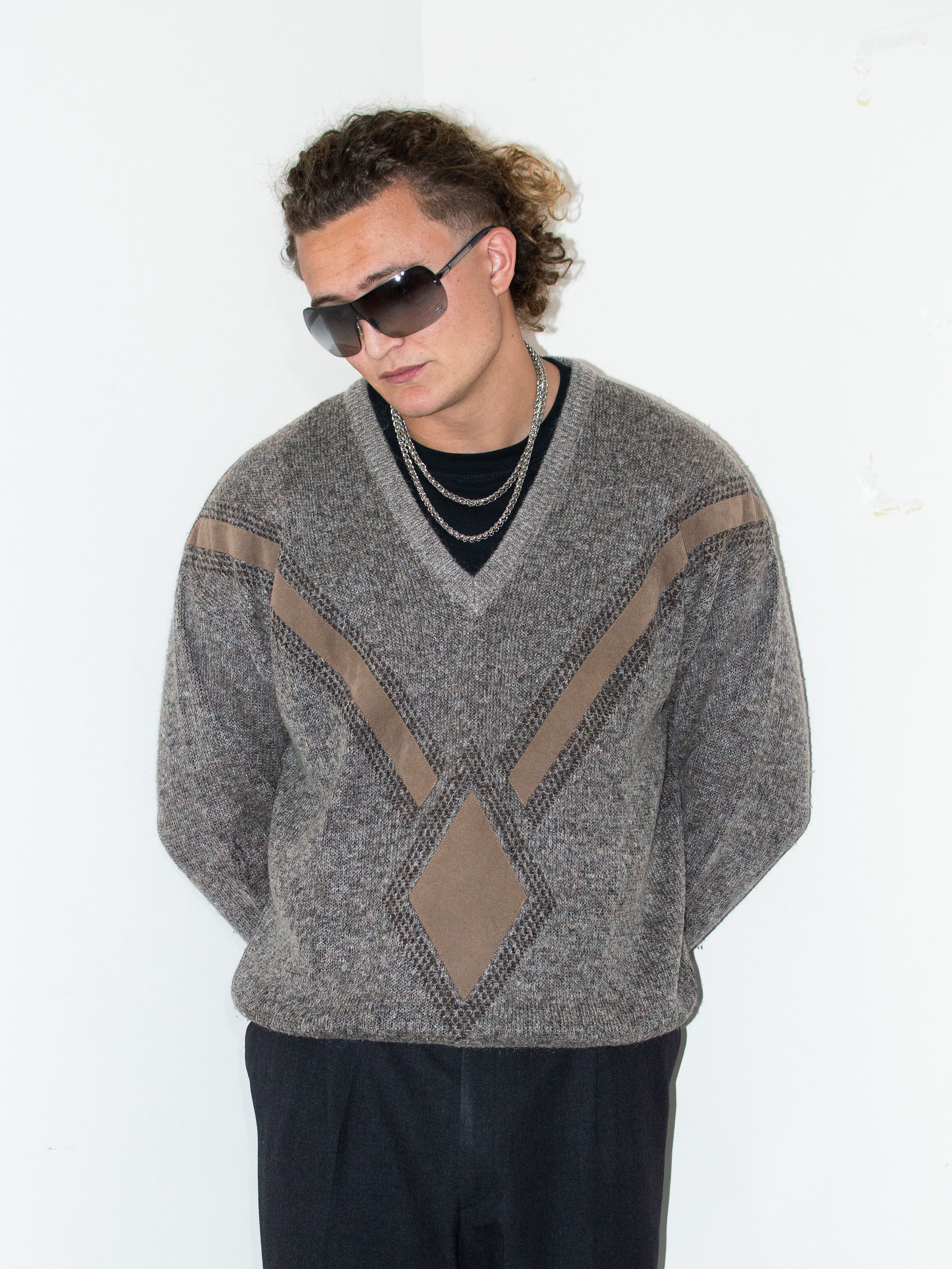 Designer × Vintage Khaki Beige Wool Suede Patch 90s Vintage V-neck Sweater Size US XL / EU 56 / 4 - 1 Thumbnail