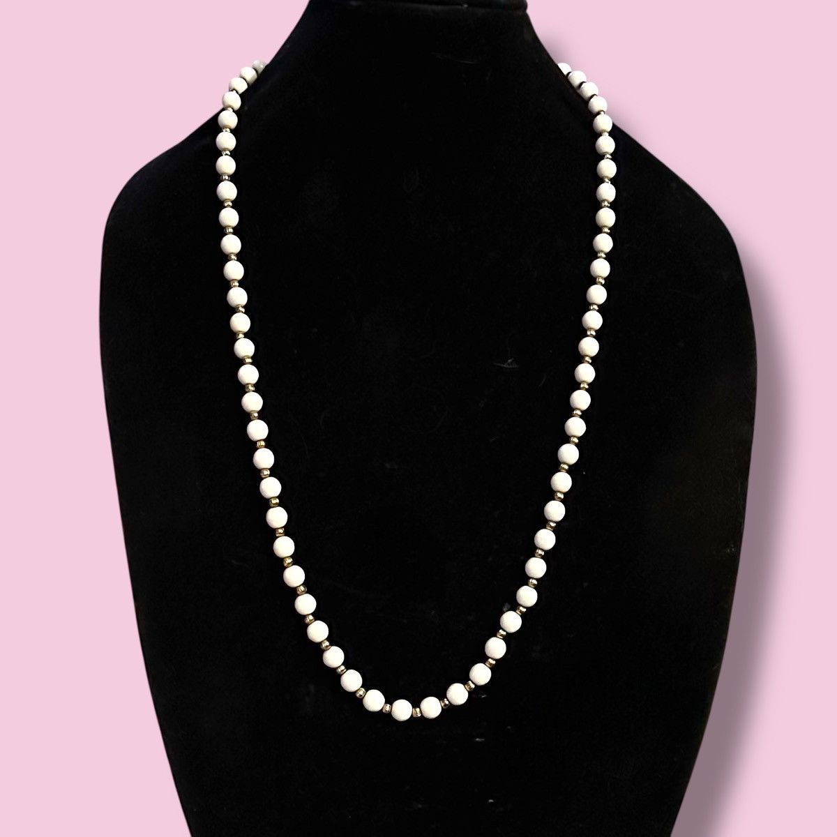 Vintage Vintage long white glass bead necklace Size ONE SIZE - 1 Thumbnail