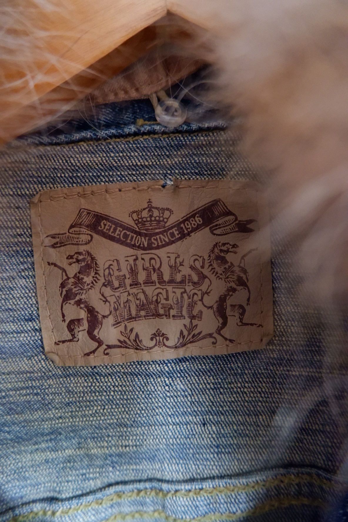 Le Grande Bleu (L.G.B.) Amazing Fur Neck Girls Magic Cropped Denim Jacket Size M / US 6-8 / IT 42-44 - 6 Thumbnail