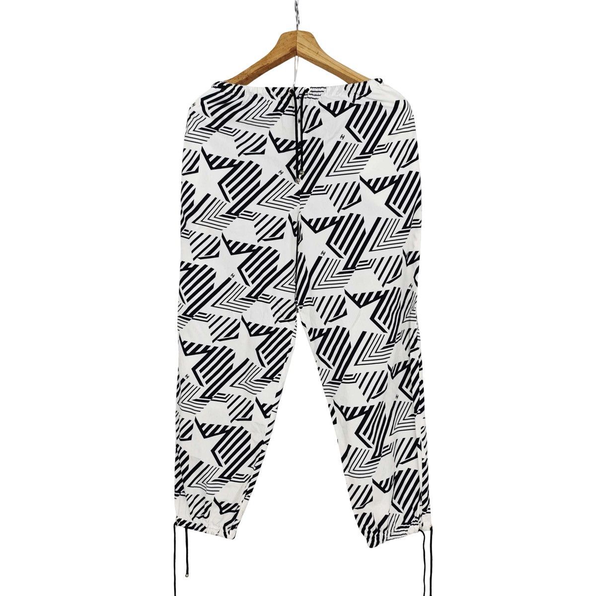 Chanel Chanel white and black star patterned pants Size 25" / US 0 / IT 36 - 1 Thumbnail