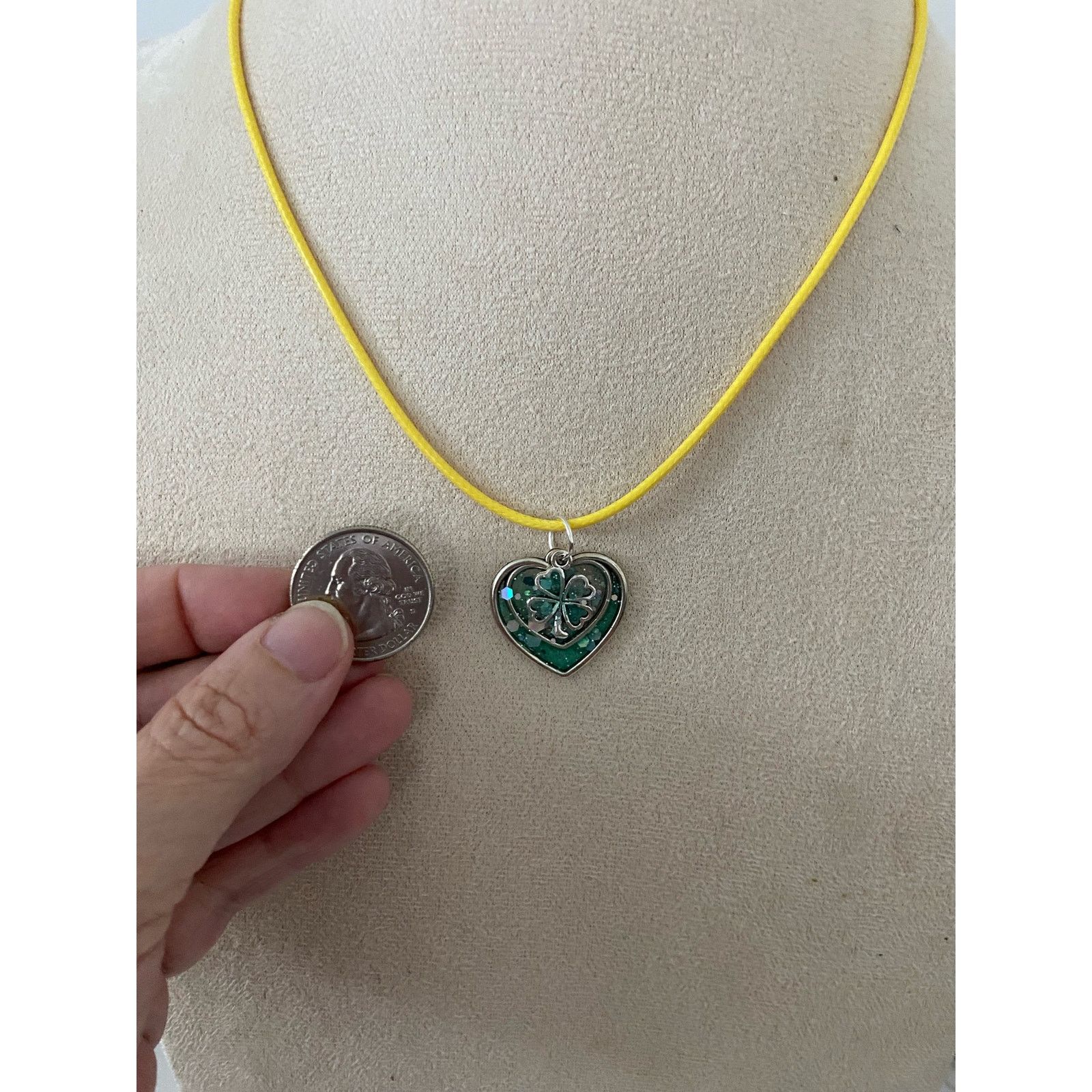 Handmade green heart pendant necklace Size ONE SIZE - 2 Thumbnail