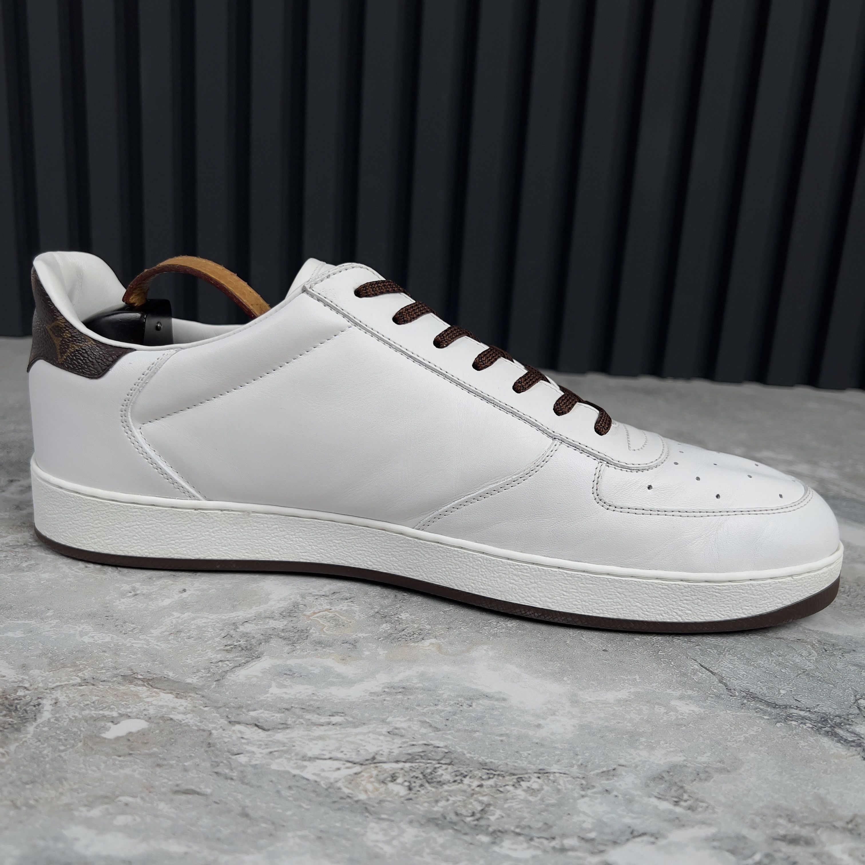 Louis Vuitton Louis Vuitton Rivoli Sneaker Low Top Monogram Leather Size US 12 / EU 45 - 9 Thumbnail