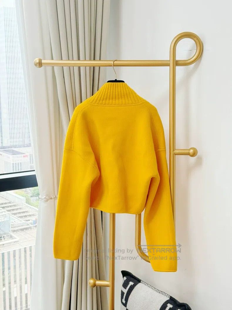 Hermes Hermes Yellow V-neck Short Sleeve Crewneck Sweater Size XS / US 0-2 / IT 36-38 - 2 Thumbnail