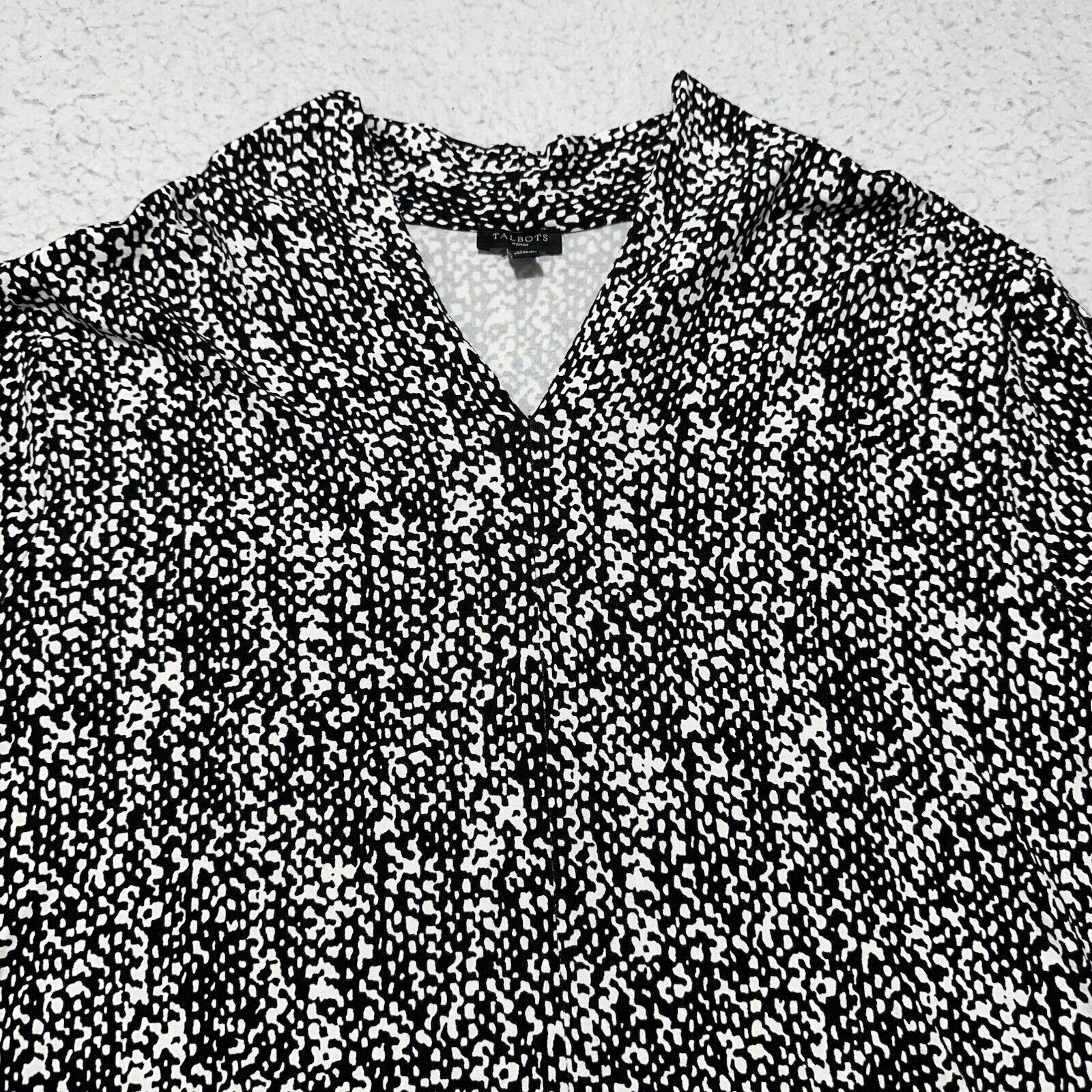 Other Talbots 3X V-Neck Lightweight Snakeskin Pattert Black/White Size 3XL / US 20-22 - 2 Thumbnail