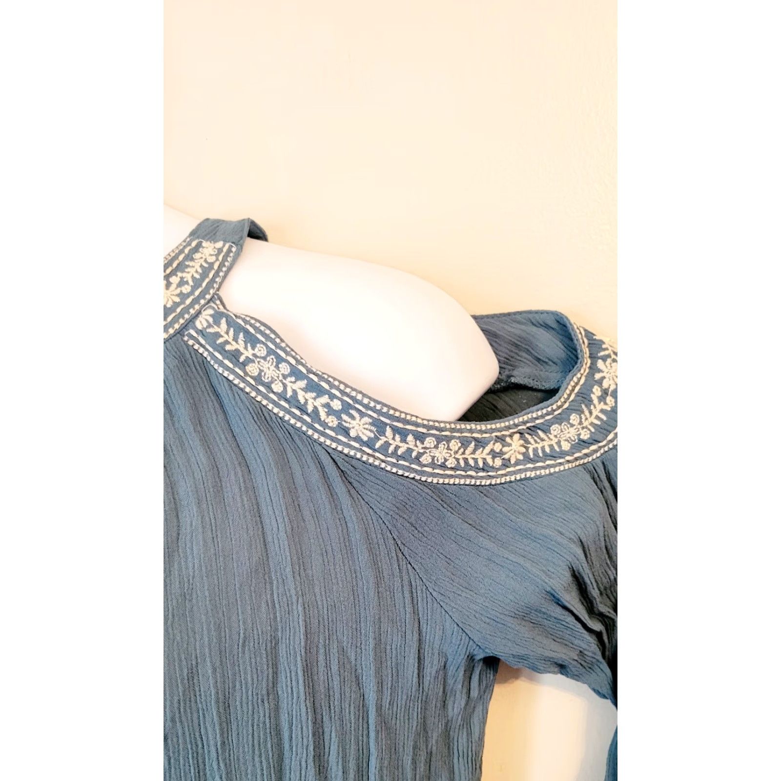 Vintage Time & Tru Dress Faded Teal Crinkle Cold Shoulder Embroidered Knee Length Boho L Women's Shirt? Size L / US 10 / IT 46 - 3 Thumbnail
